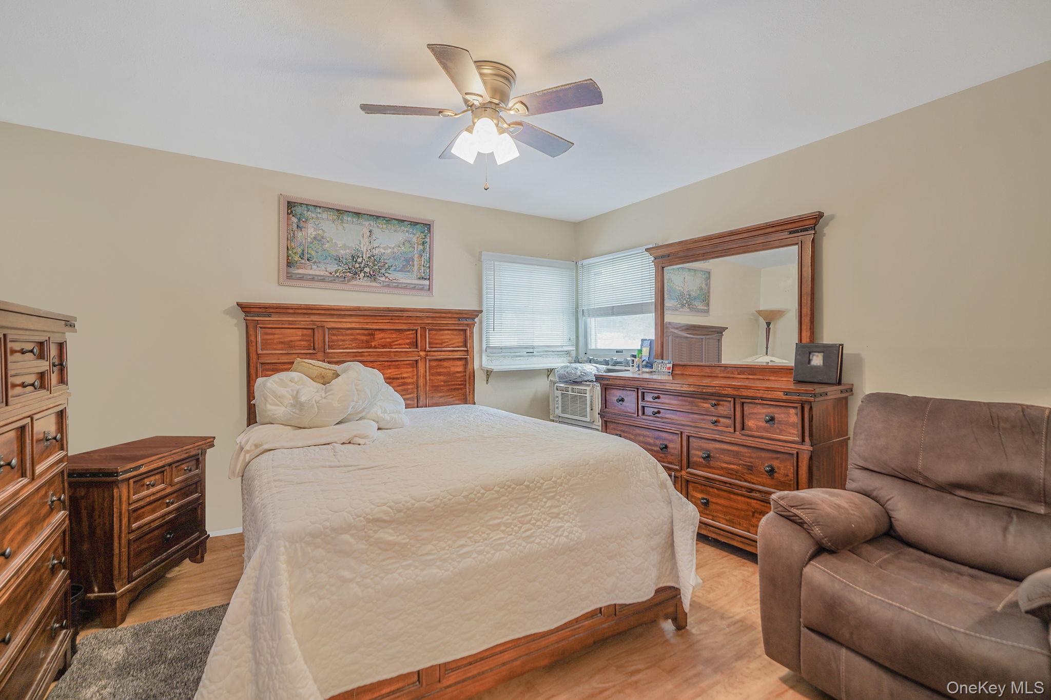 Single Family New Suffolk County, NY 11725, MLS-967355-8