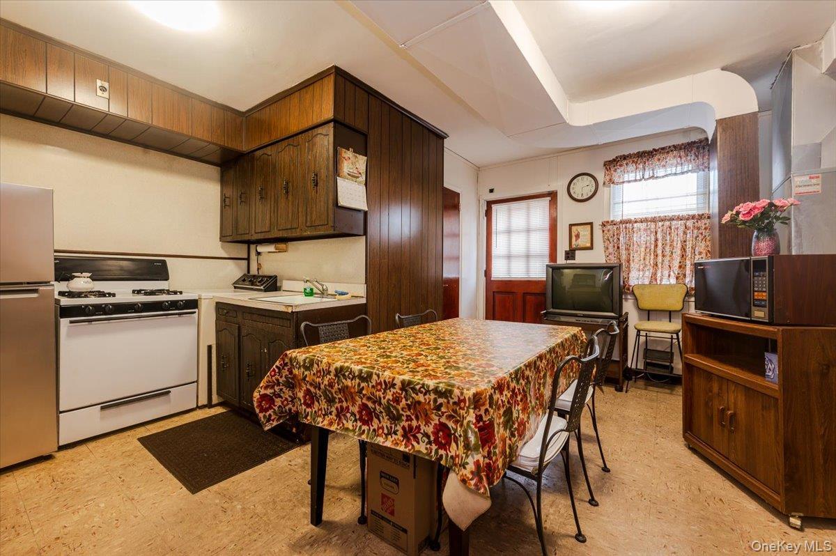 Single Family Brinsmade  Bronx, NY 10465, MLS-967411-16