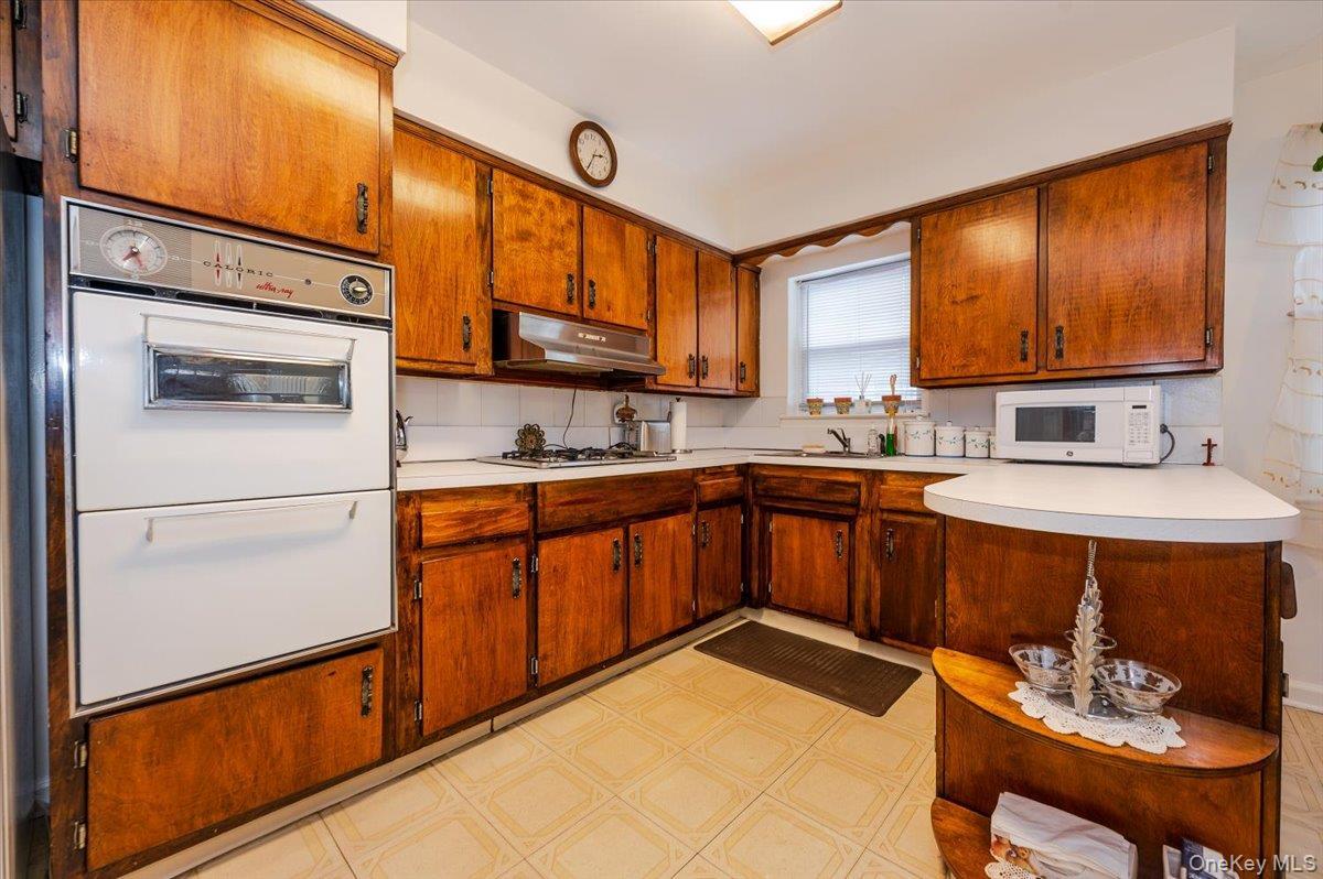 Single Family Brinsmade  Bronx, NY 10465, MLS-967411-9