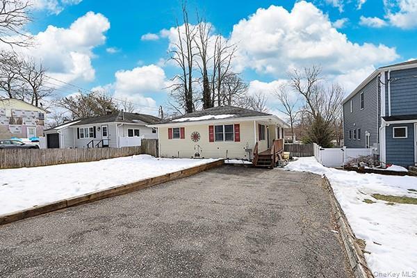 Single Family Oakdale  Suffolk County, NY 11784, MLS-967431-3