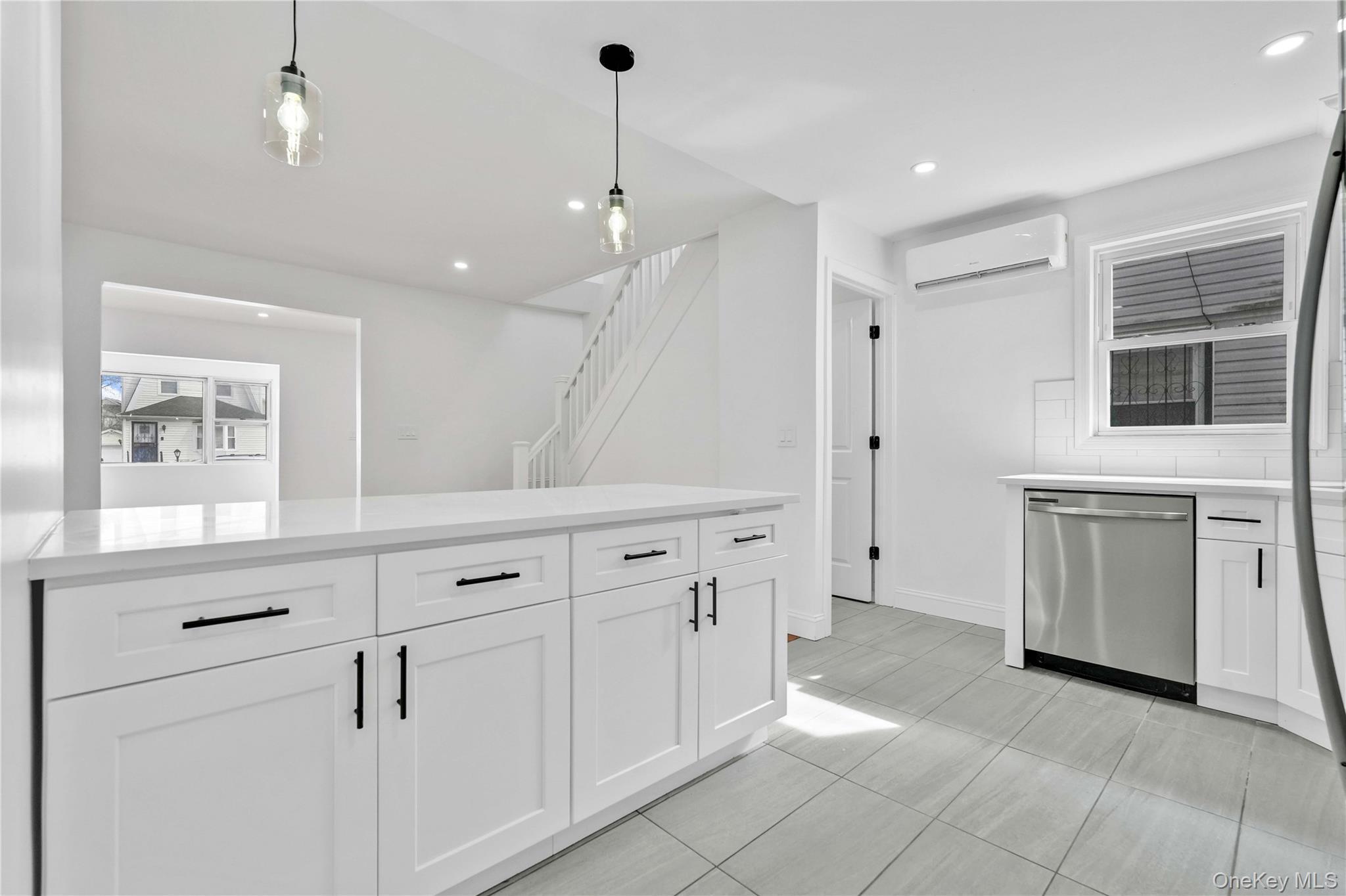 Single Family 191st  Queens, NY 11413, MLS-967476-31