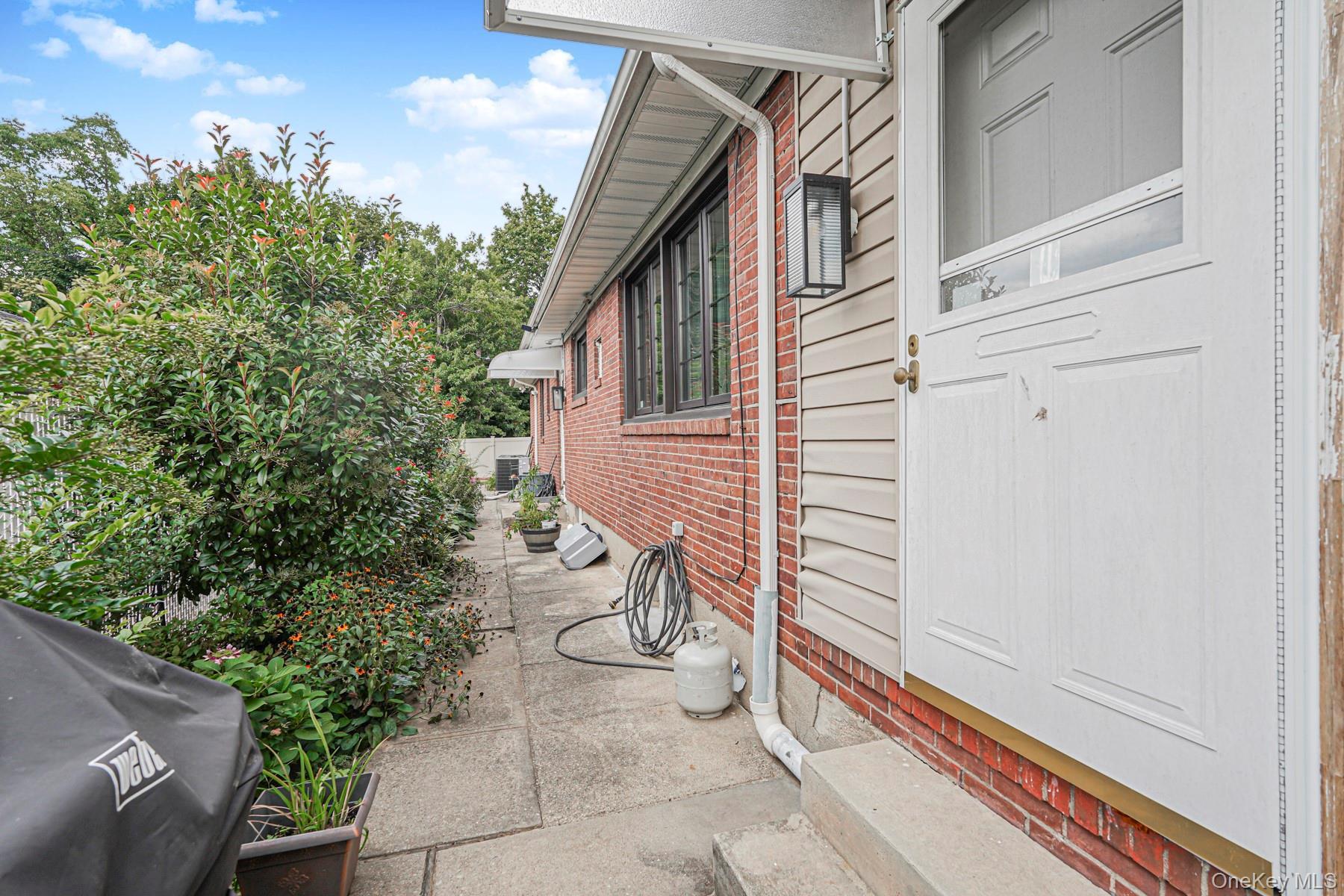 Single Family Brentwood  Staten Island, NY 10301, MLS-967496-27