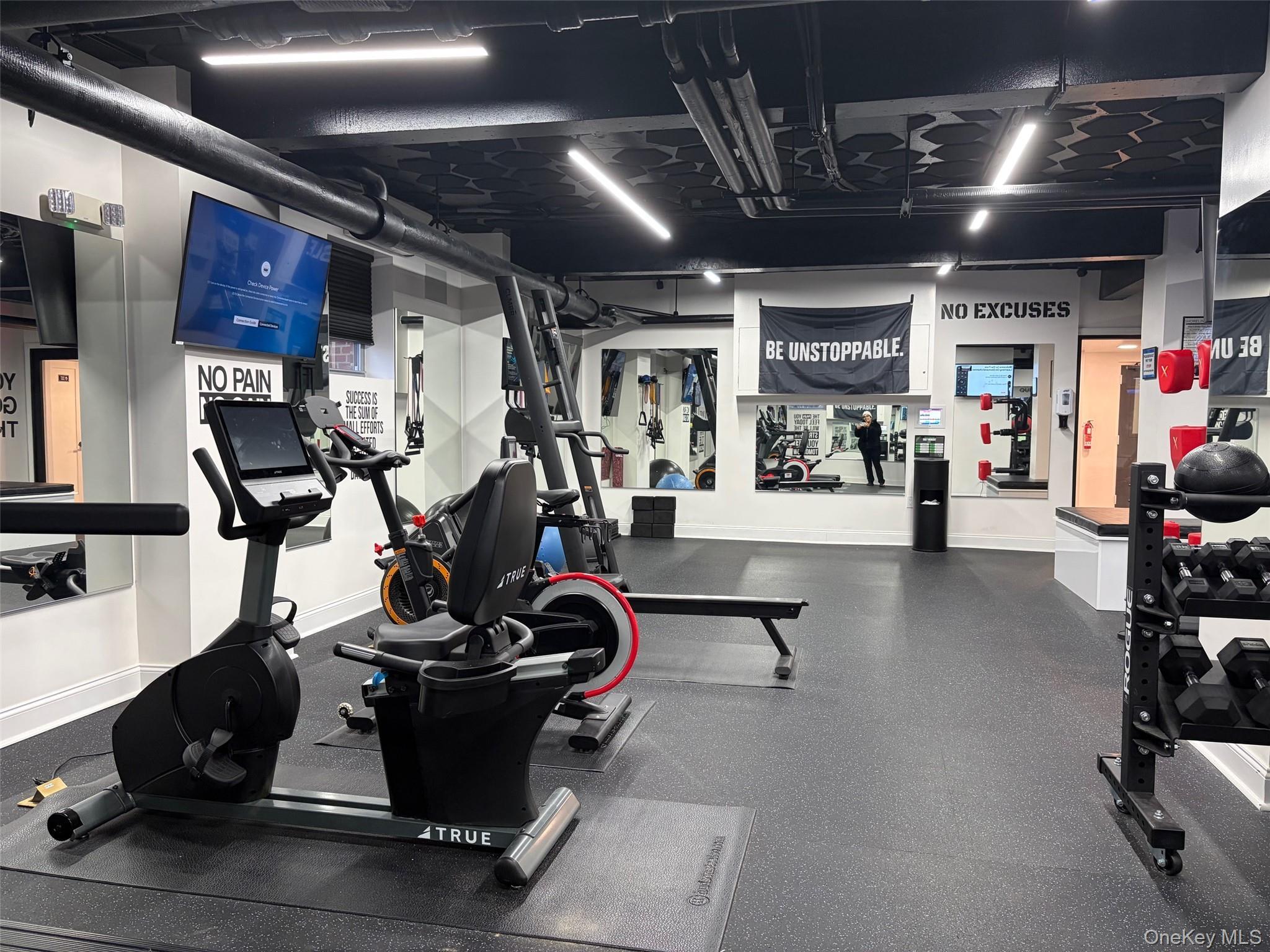 Coop Pelham  Westchester County, NY 10805, MLS-967506-11