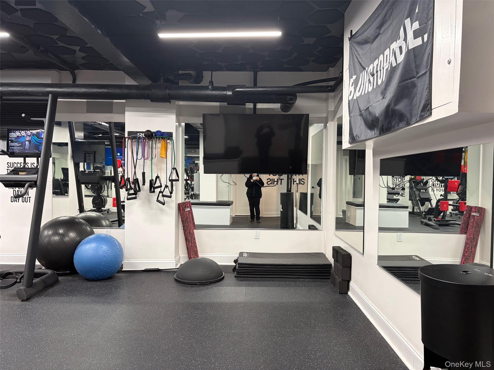 Coop Pelham  Westchester County, NY 10805, MLS-967506-8