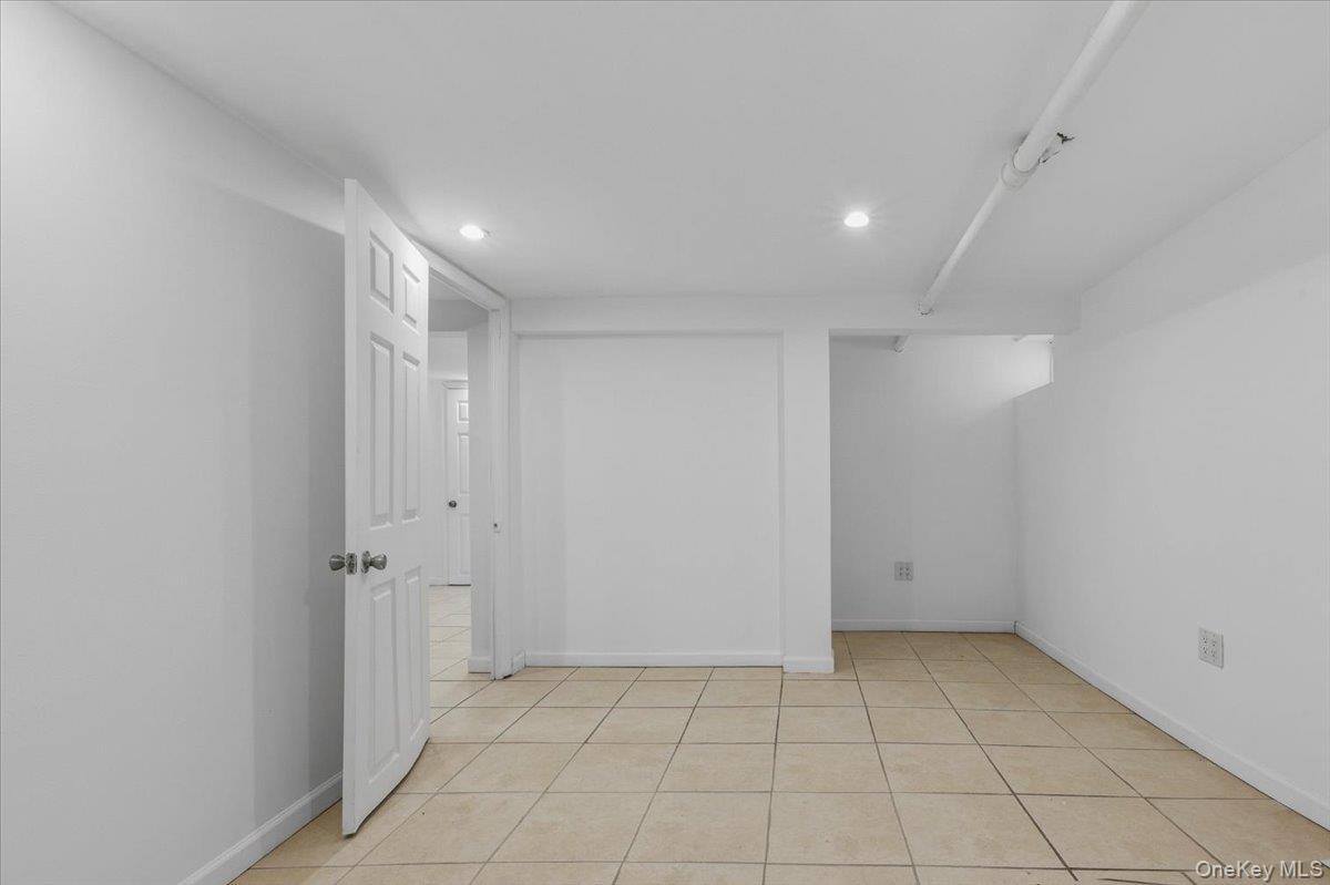 Single Family 200th  Queens, NY 11412, MLS-967537-31