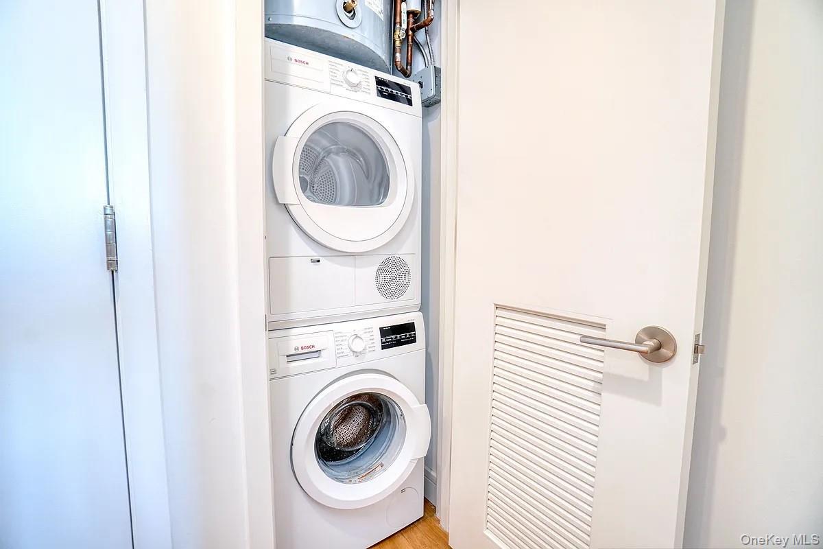 Single Family Queens  Queens, NY 11101, MLS-967589-8