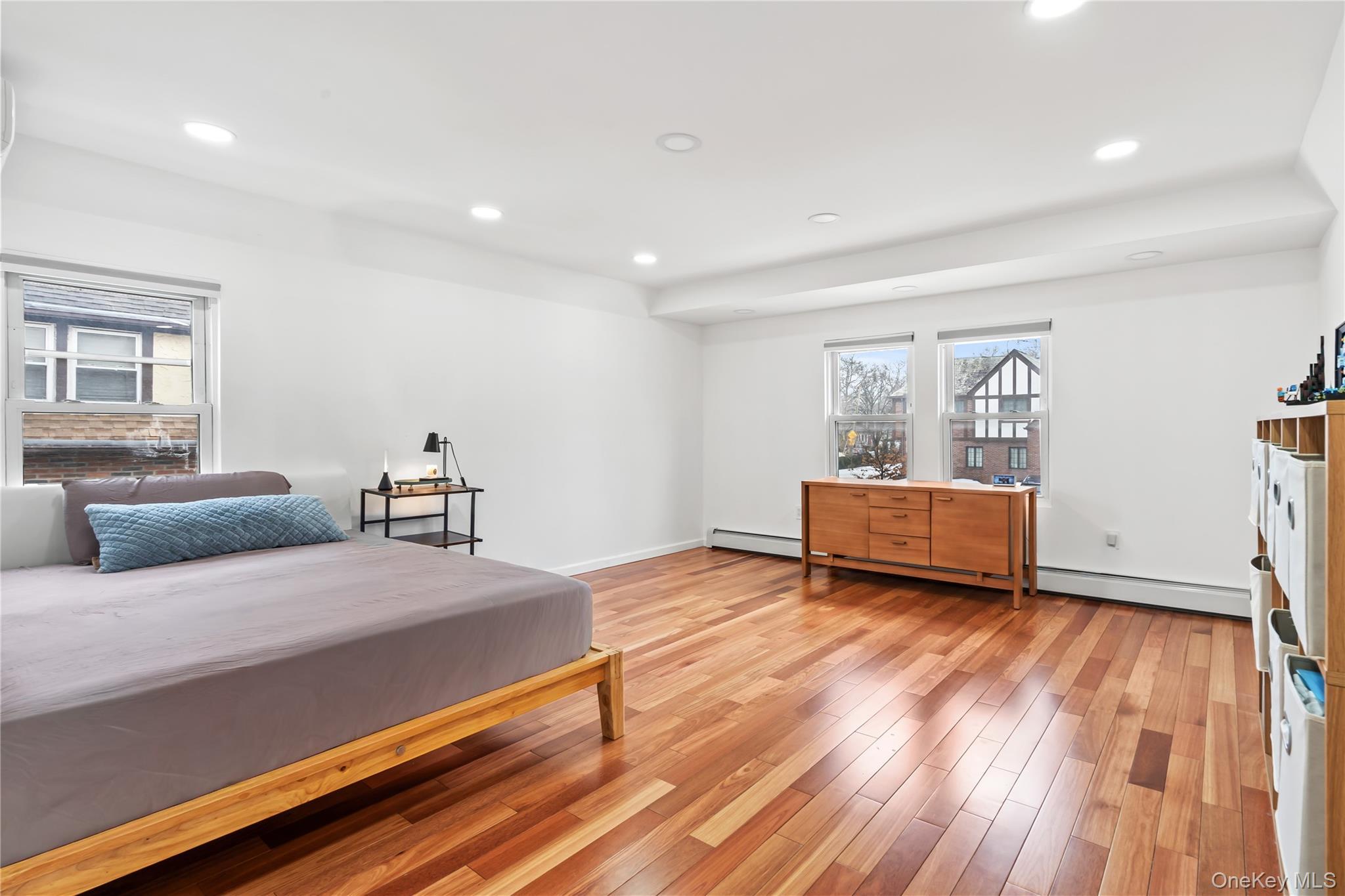 Single Family Juno Queens, NY 11375, MLS-967614-16