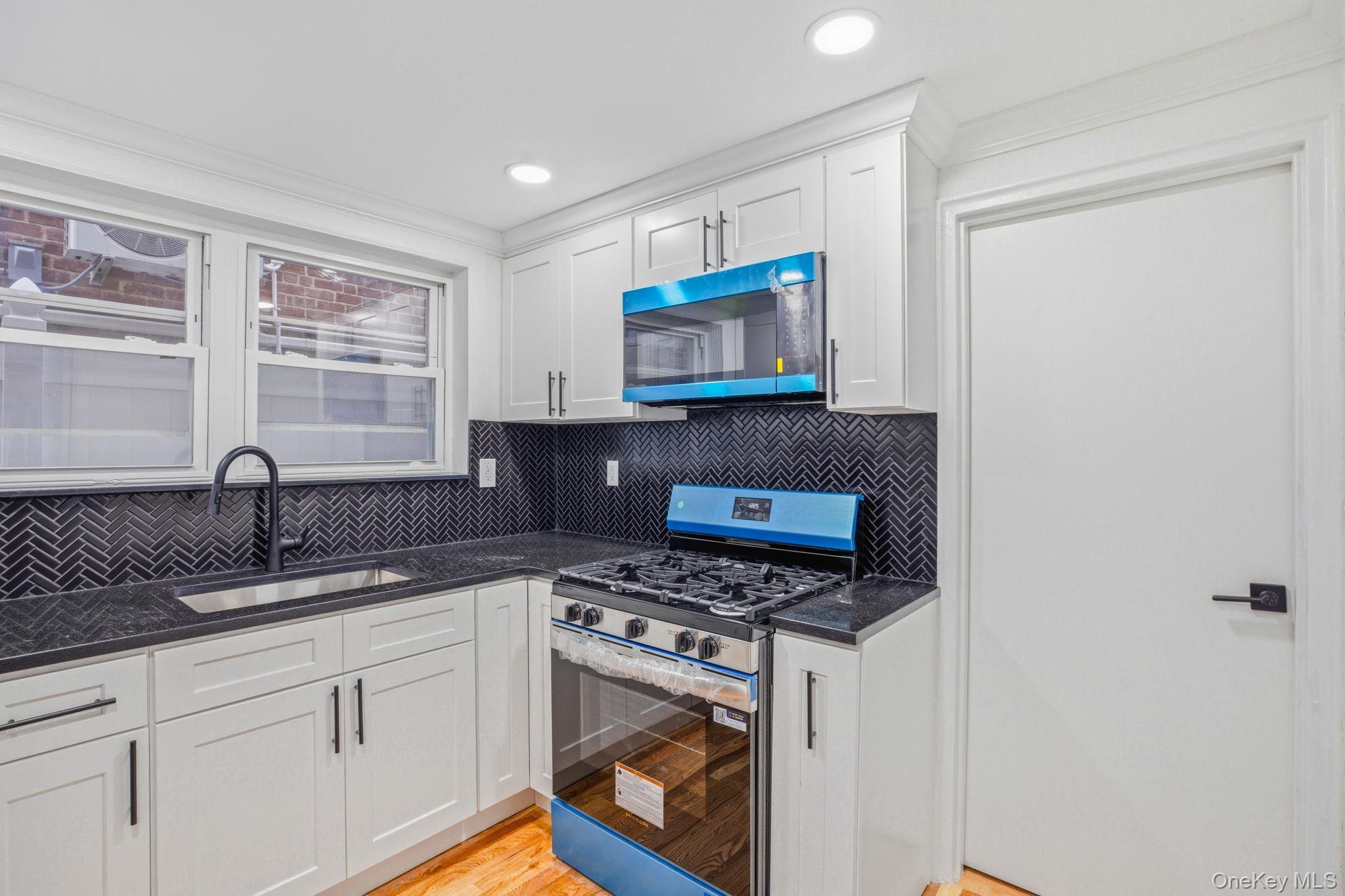 Single Family Wilder  Bronx, NY 10466, MLS-967633-28