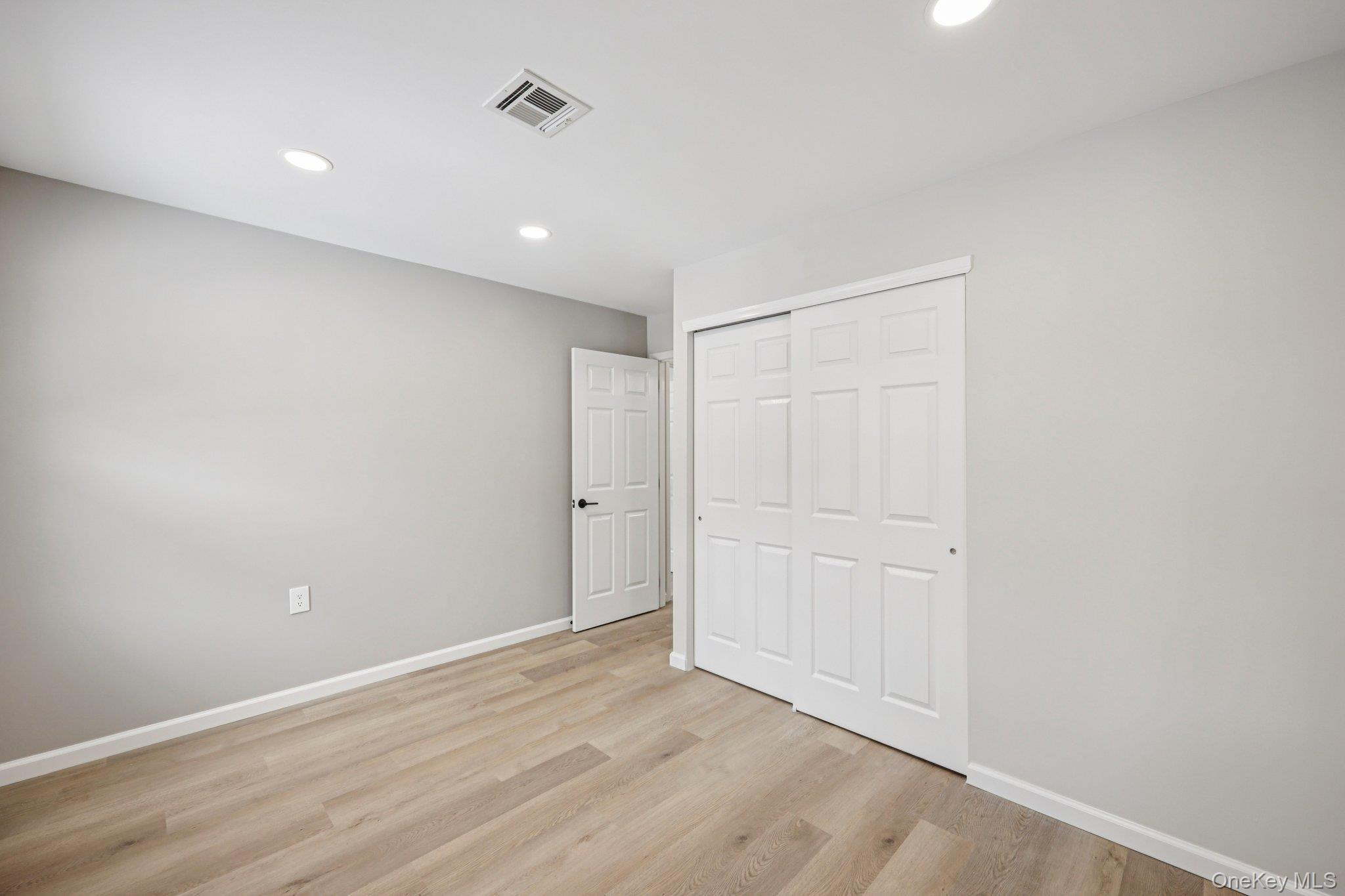 Condo Laurance Suffolk County, NY 11961, MLS-967646-24