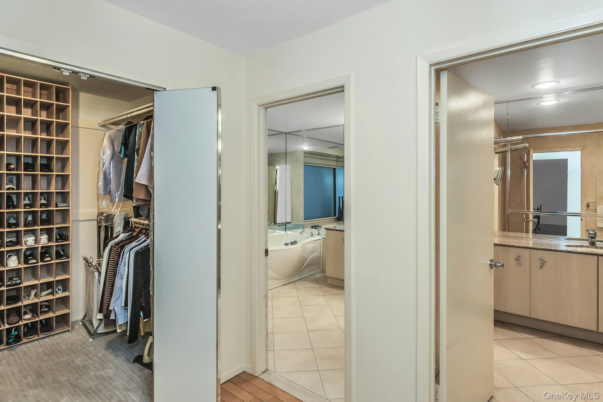 Condo Linnet  Nassau County, NY 11030, MLS-967661-13