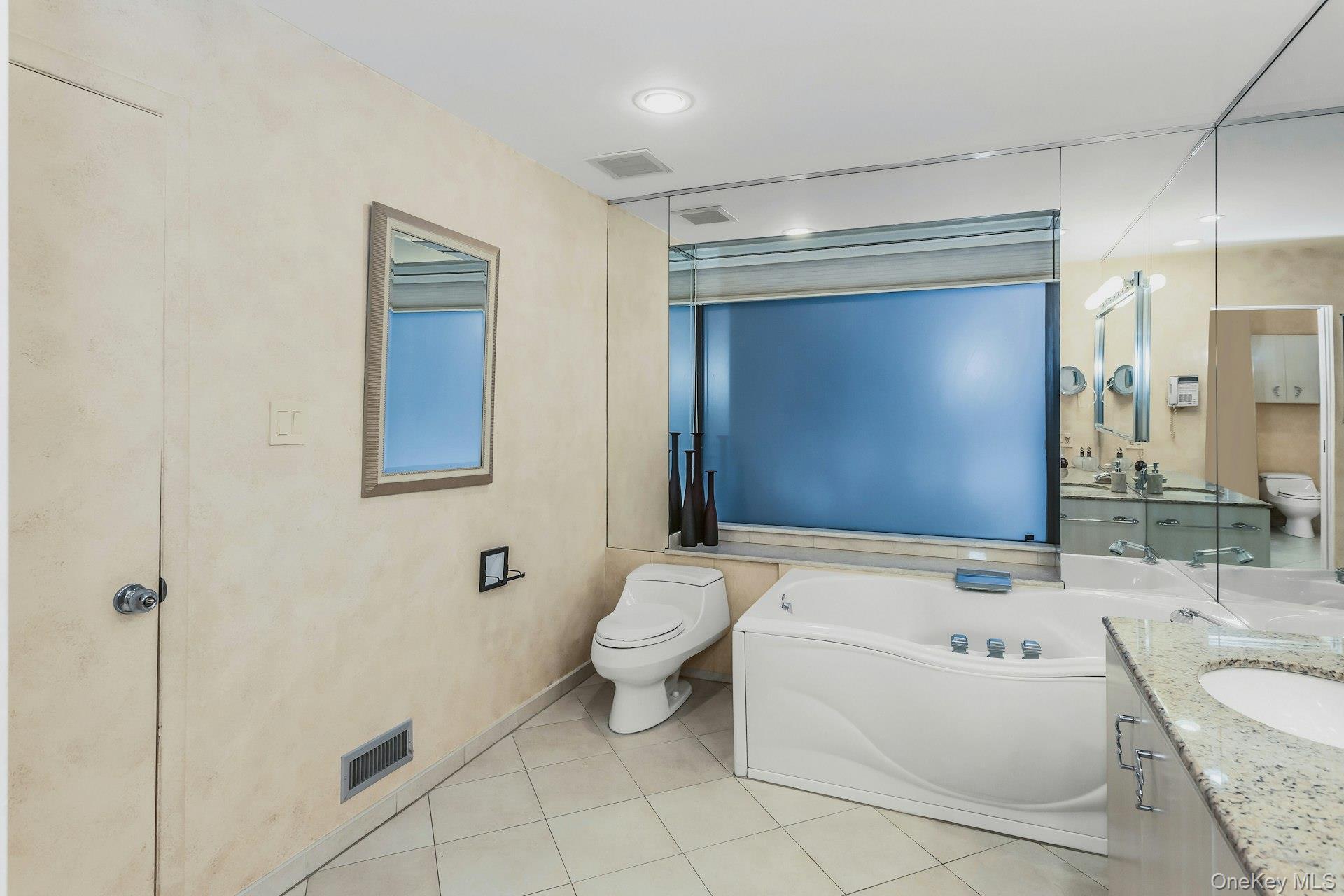 Condo Linnet  Nassau County, NY 11030, MLS-967661-14