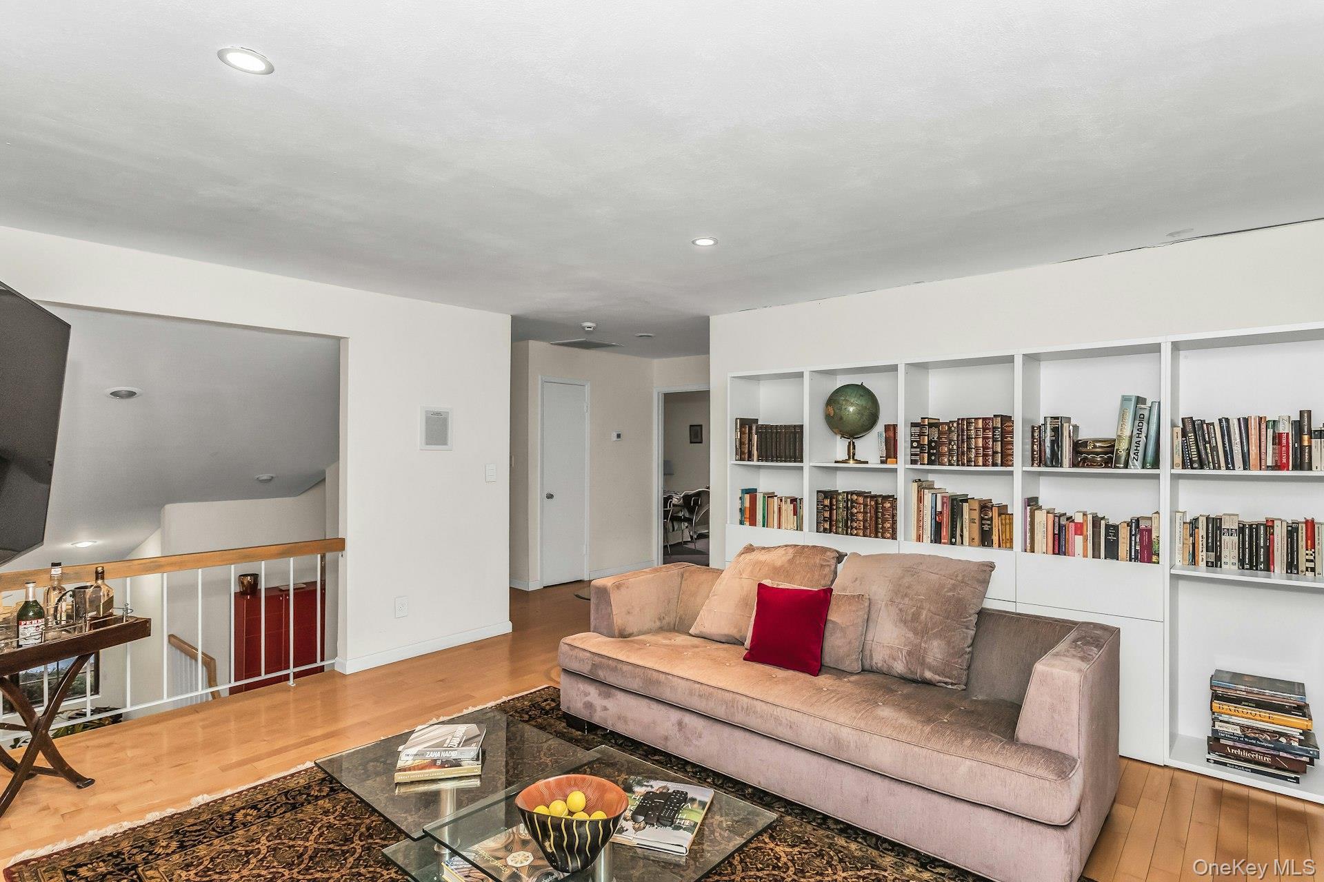 Condo Linnet  Nassau County, NY 11030, MLS-967661-16