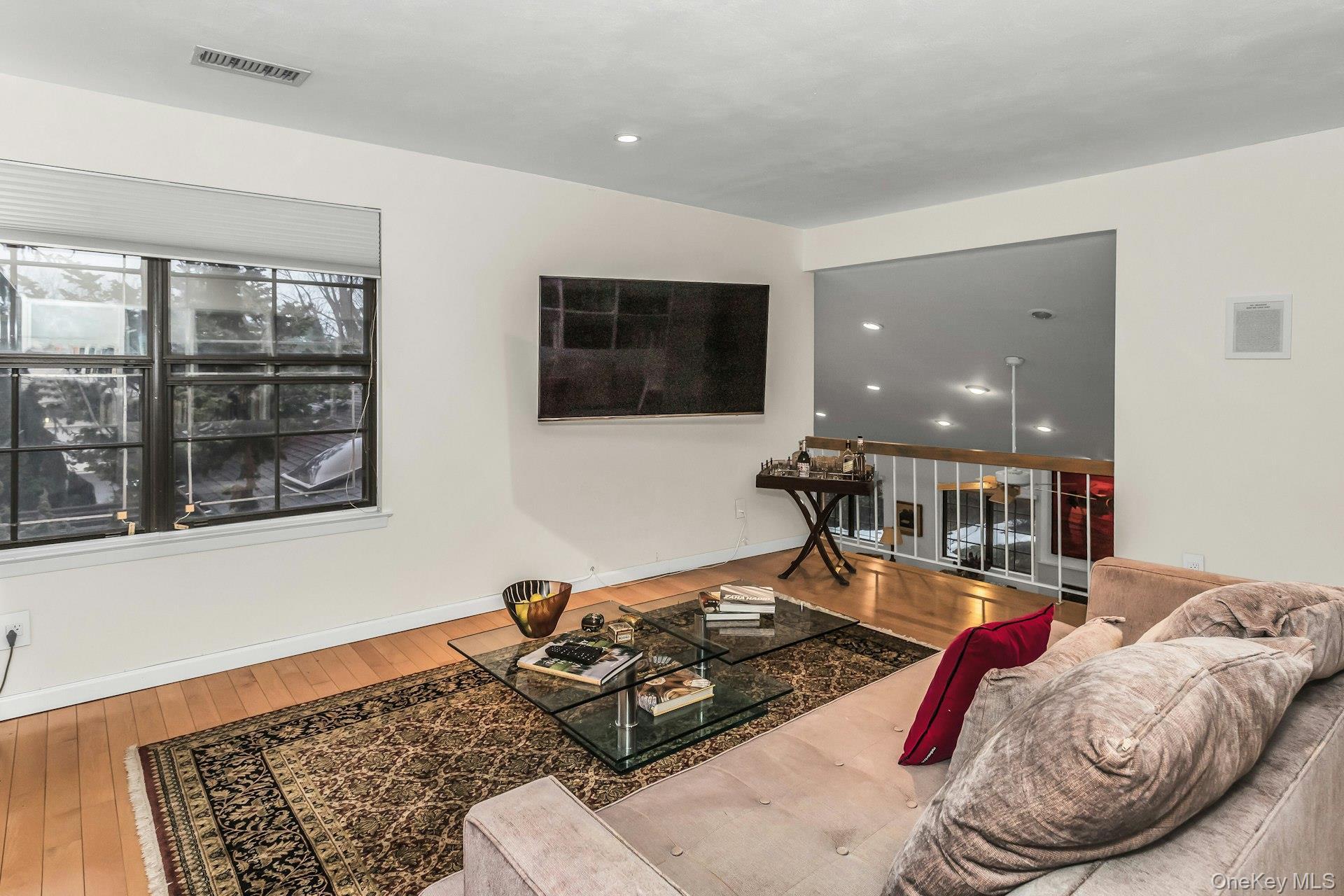 Condo Linnet  Nassau County, NY 11030, MLS-967661-17