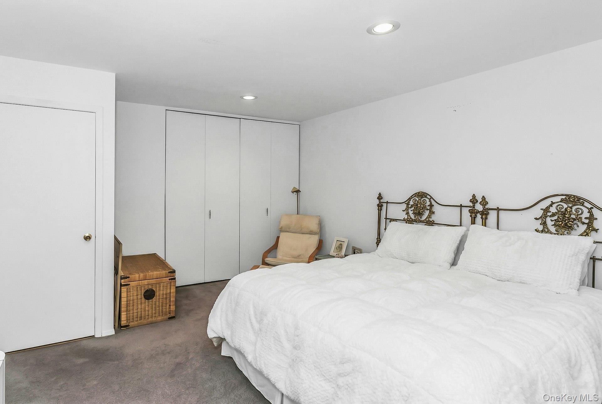 Condo Linnet  Nassau County, NY 11030, MLS-967661-19