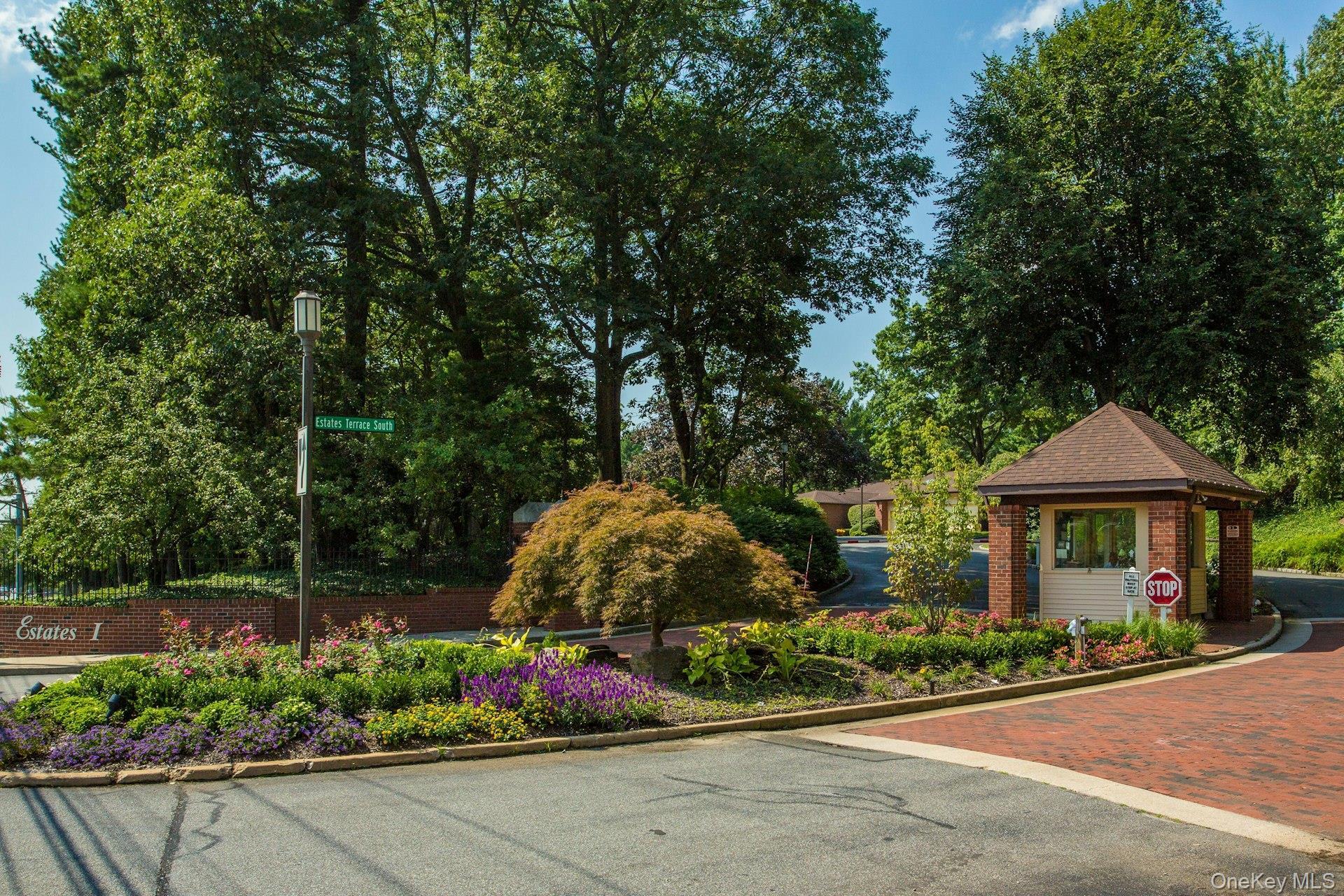 Condo Linnet  Nassau County, NY 11030, MLS-967661-21