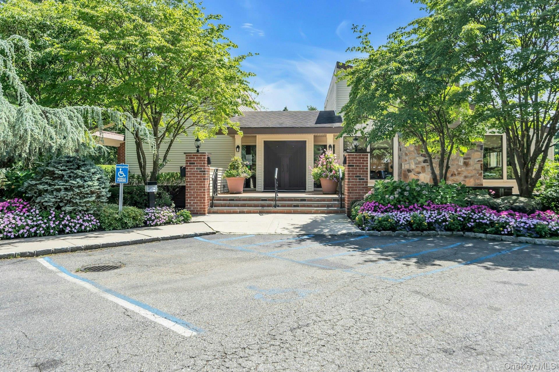 Condo Linnet  Nassau County, NY 11030, MLS-967661-22