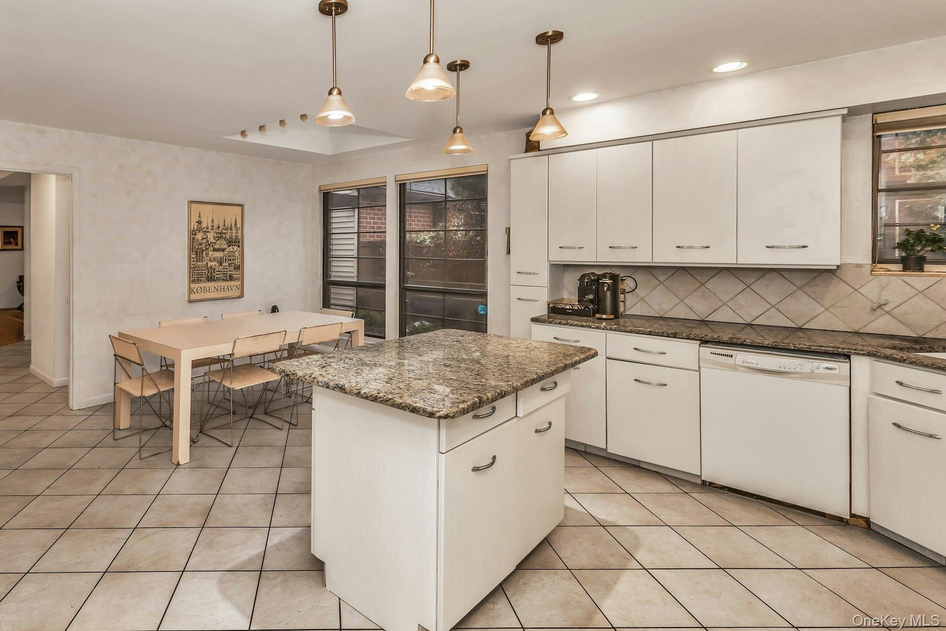 Condo Linnet  Nassau County, NY 11030, MLS-967661-7