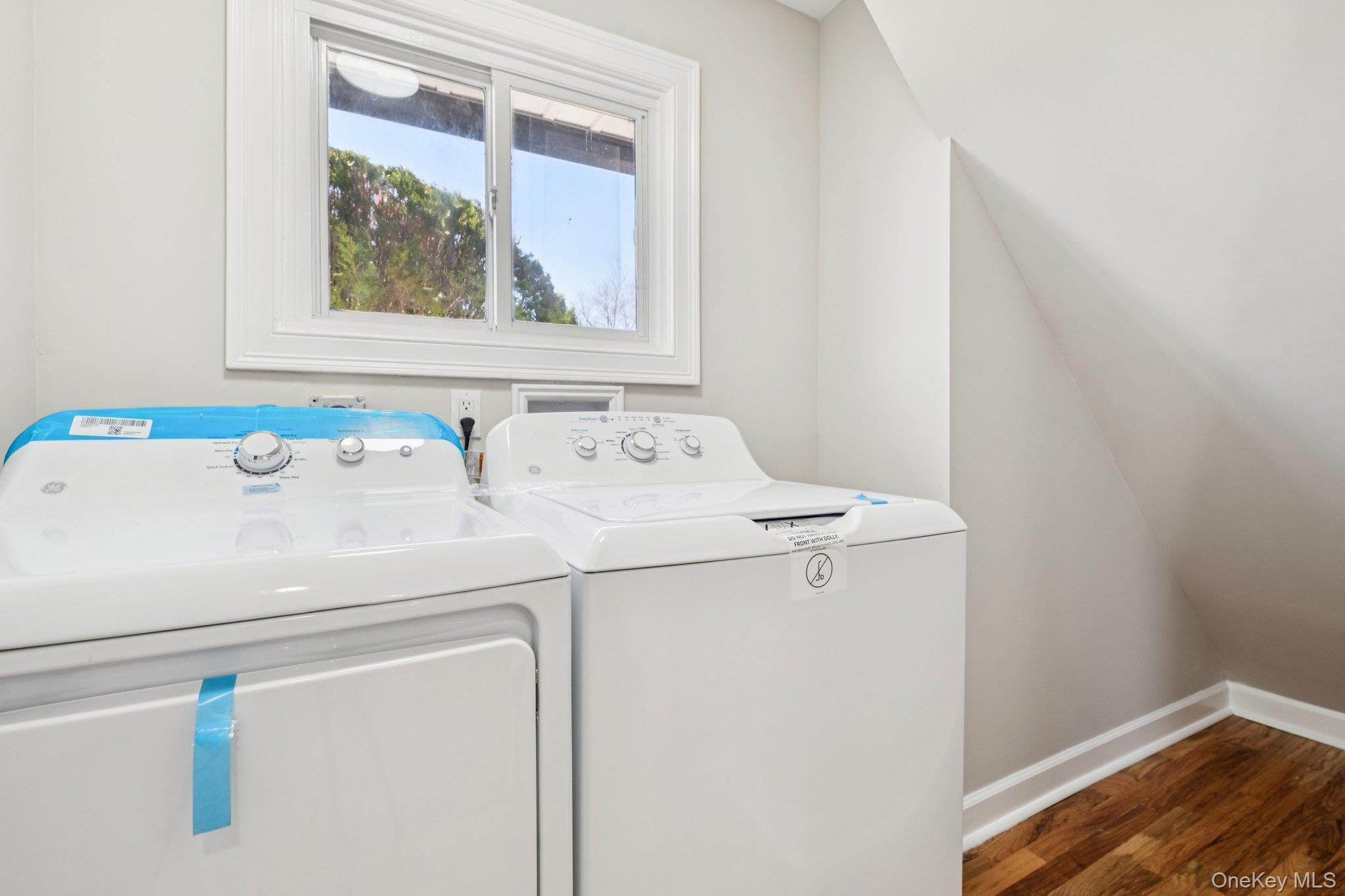 Single Family Somerset  Suffolk County, NY 11701, MLS-967695-15