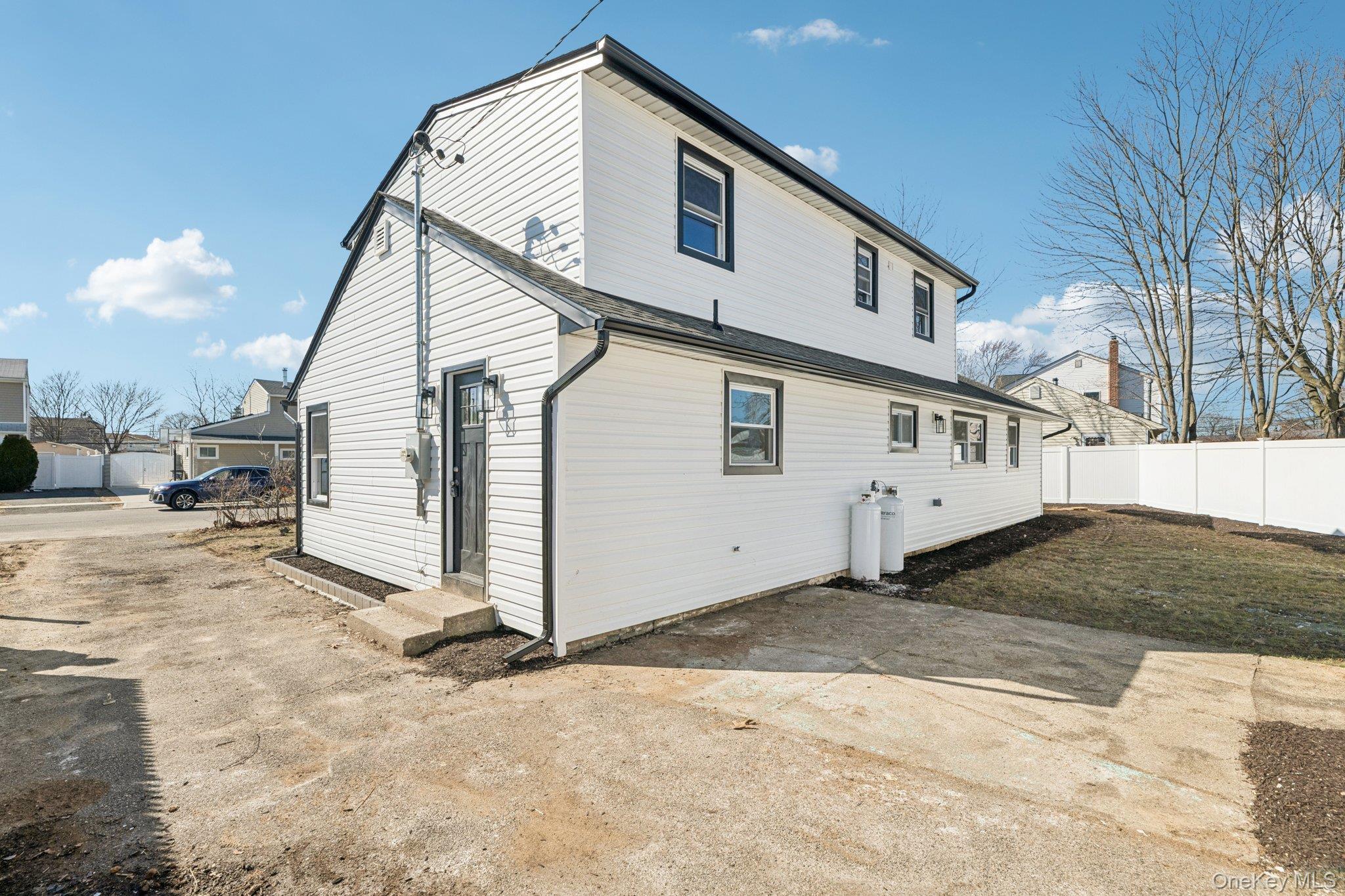 Single Family Somerset  Suffolk County, NY 11701, MLS-967695-29