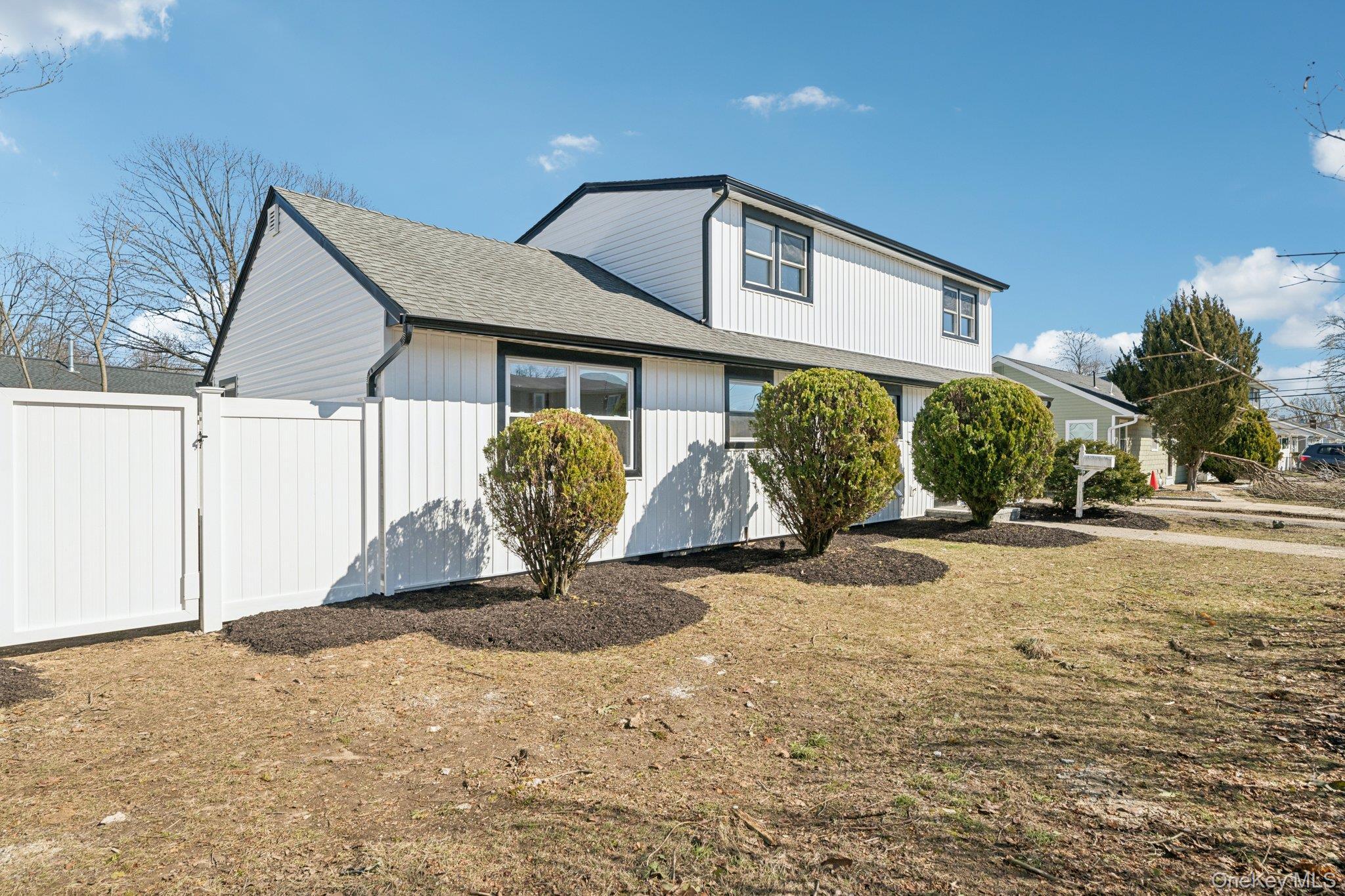 Single Family Somerset  Suffolk County, NY 11701, MLS-967695-3