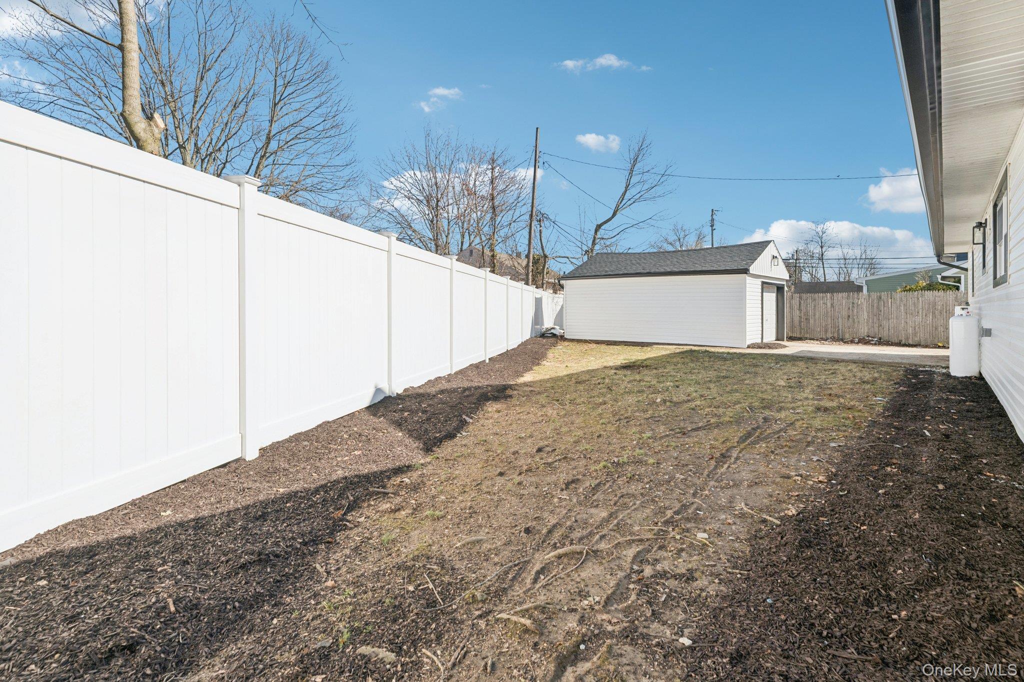 Single Family Somerset  Suffolk County, NY 11701, MLS-967695-31