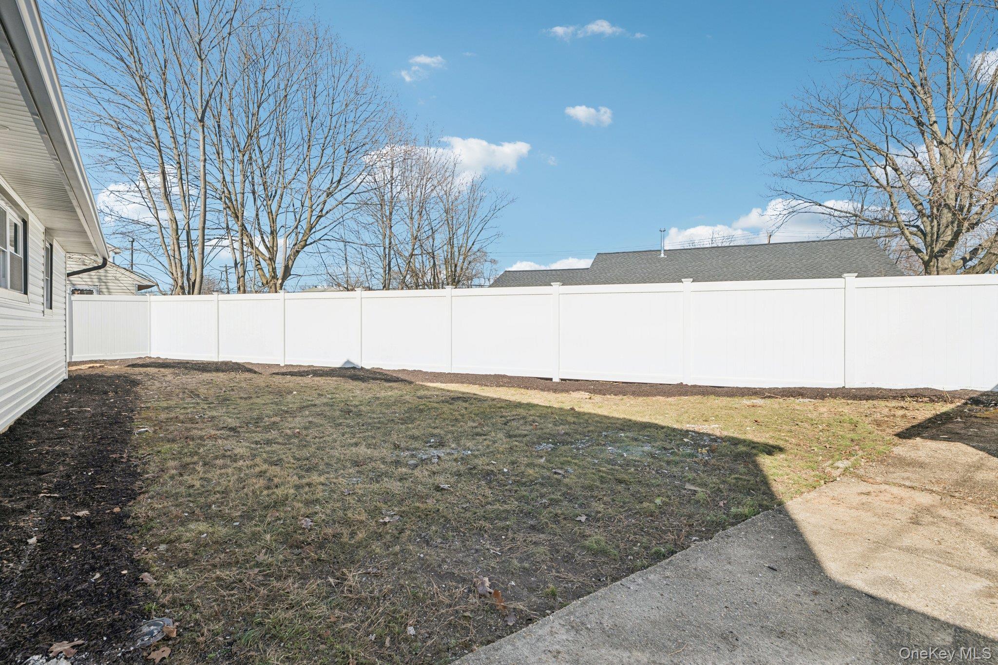 Single Family Somerset  Suffolk County, NY 11701, MLS-967695-32