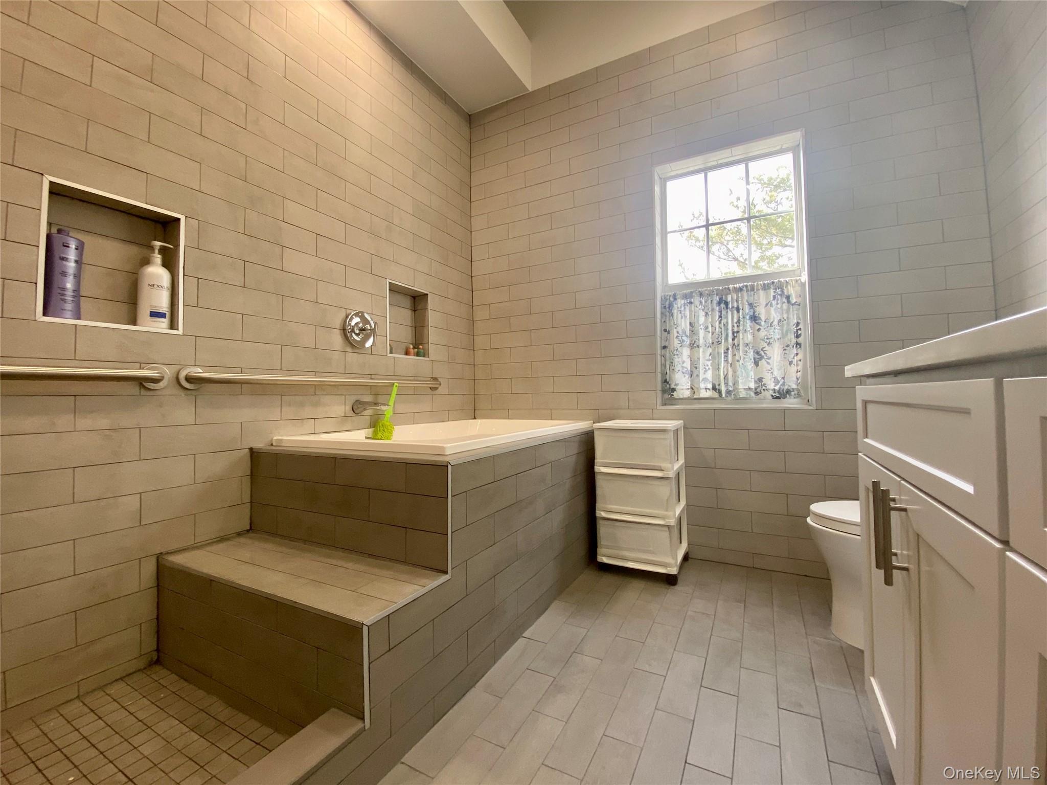 Single Family Roundtop Road  Westchester County, NY 10710, MLS-967734-12