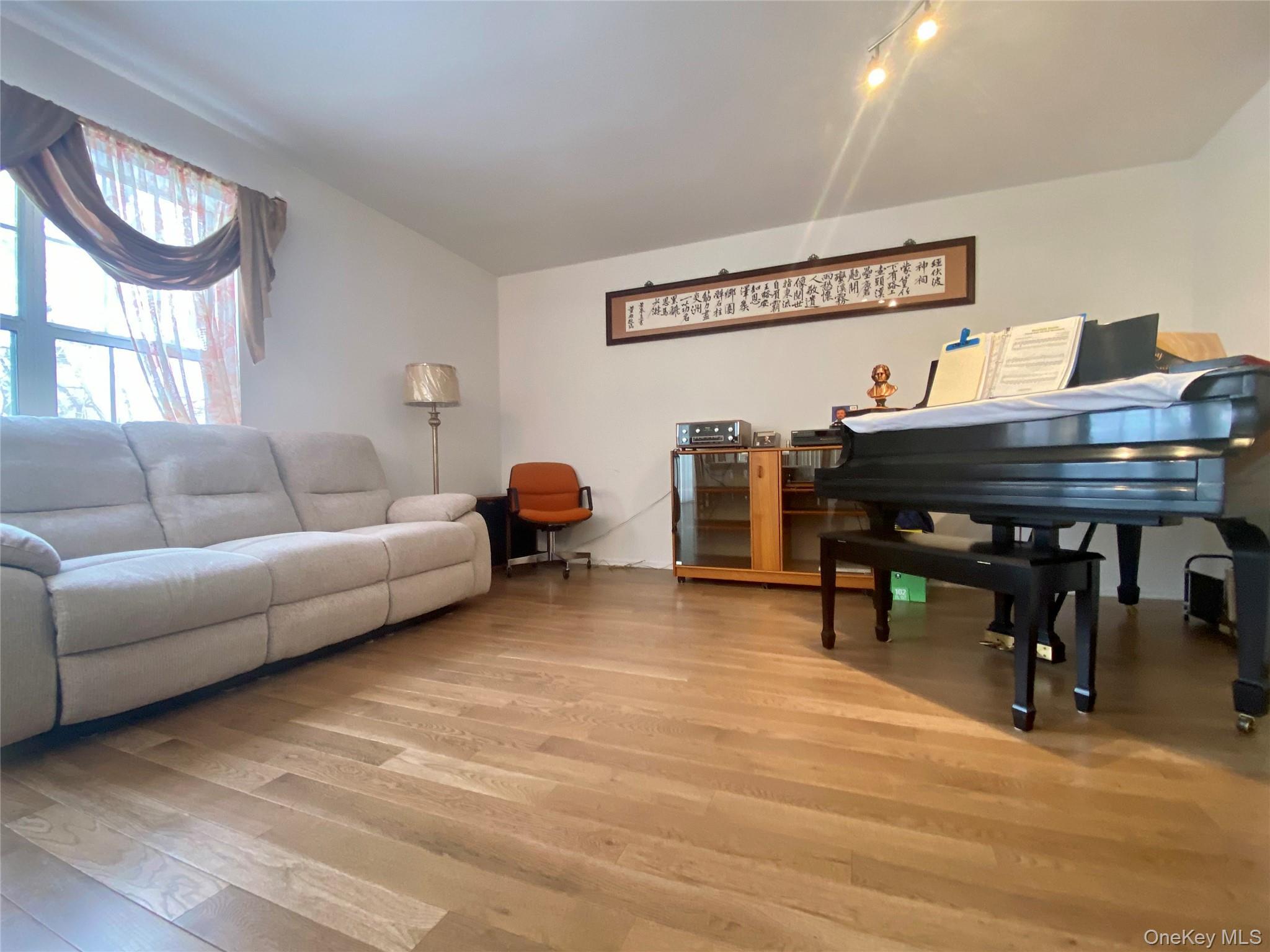 Single Family Roundtop Road  Westchester County, NY 10710, MLS-967734-4