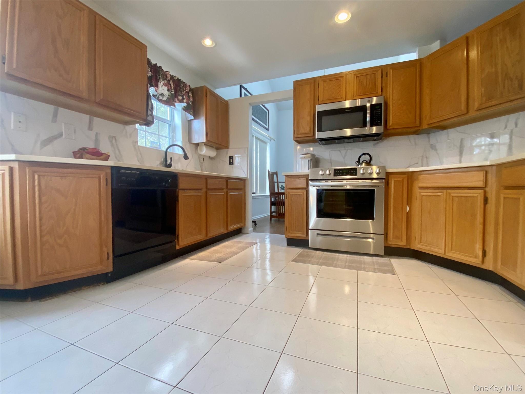 Single Family Roundtop Road  Westchester County, NY 10710, MLS-967734-7