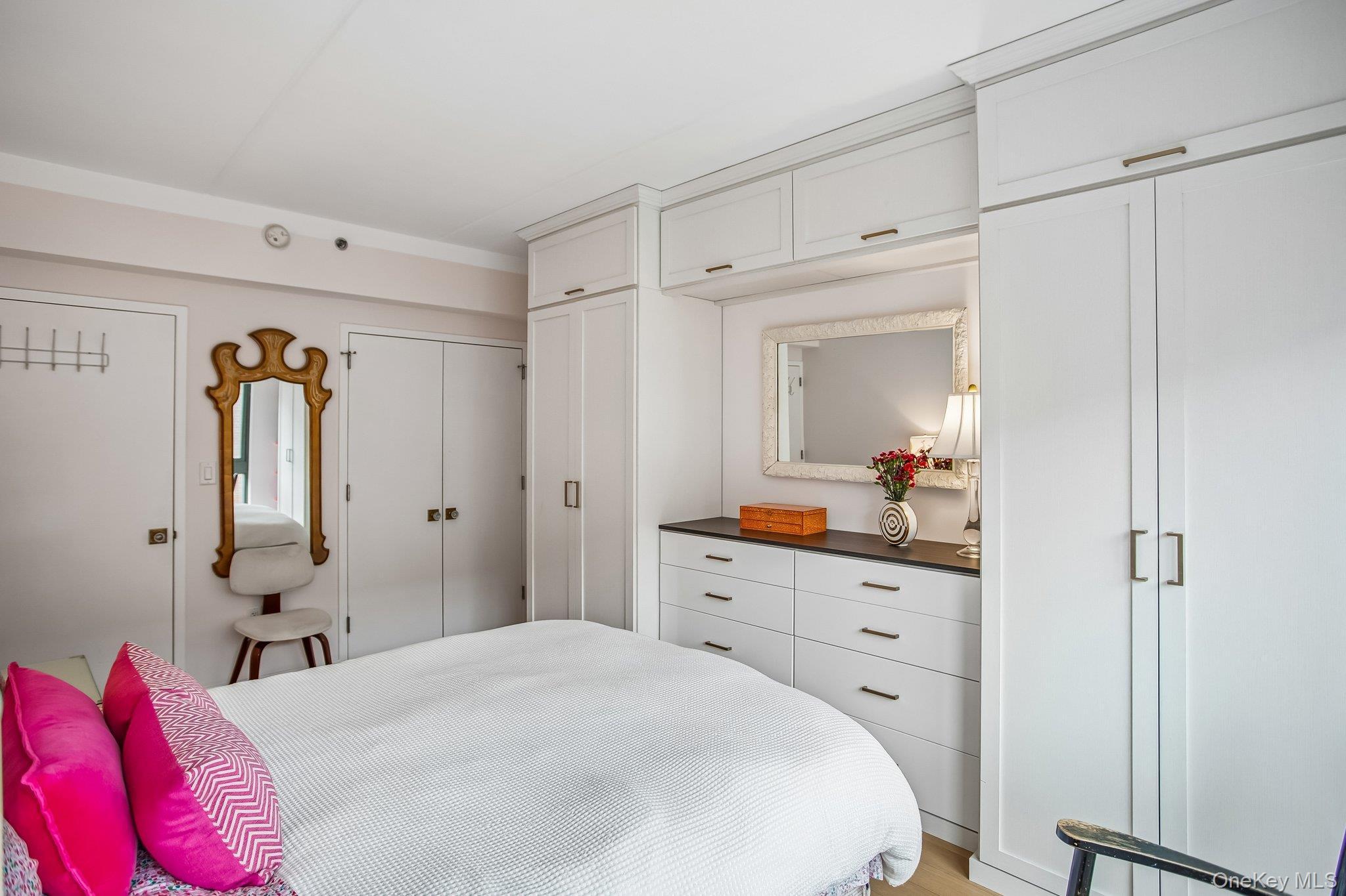 Apartment 52nd  Manhattan, NY 10019, MLS-967789-10