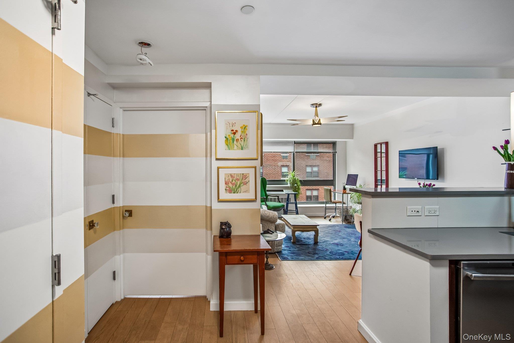 Apartment 52nd  Manhattan, NY 10019, MLS-967789-4