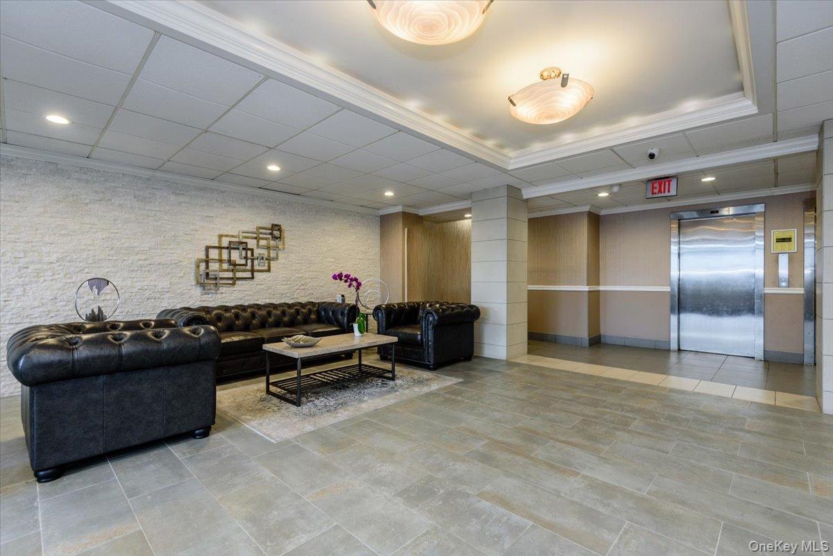 Coop Broadway  Nassau County, NY 11561, MLS-967809-2