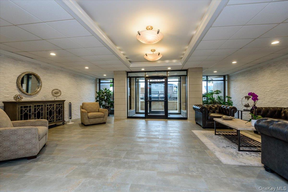 Coop Broadway  Nassau County, NY 11561, MLS-967809-3