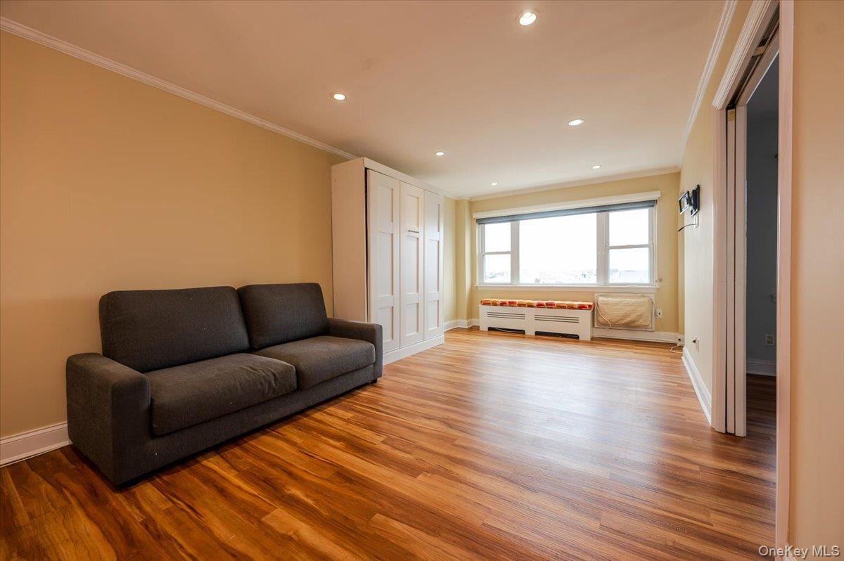 Coop Broadway  Nassau County, NY 11561, MLS-967809-8