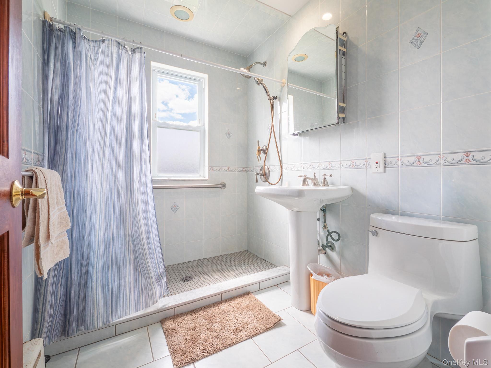 Single Family 218th Queens, NY 11427, MLS-967848-22