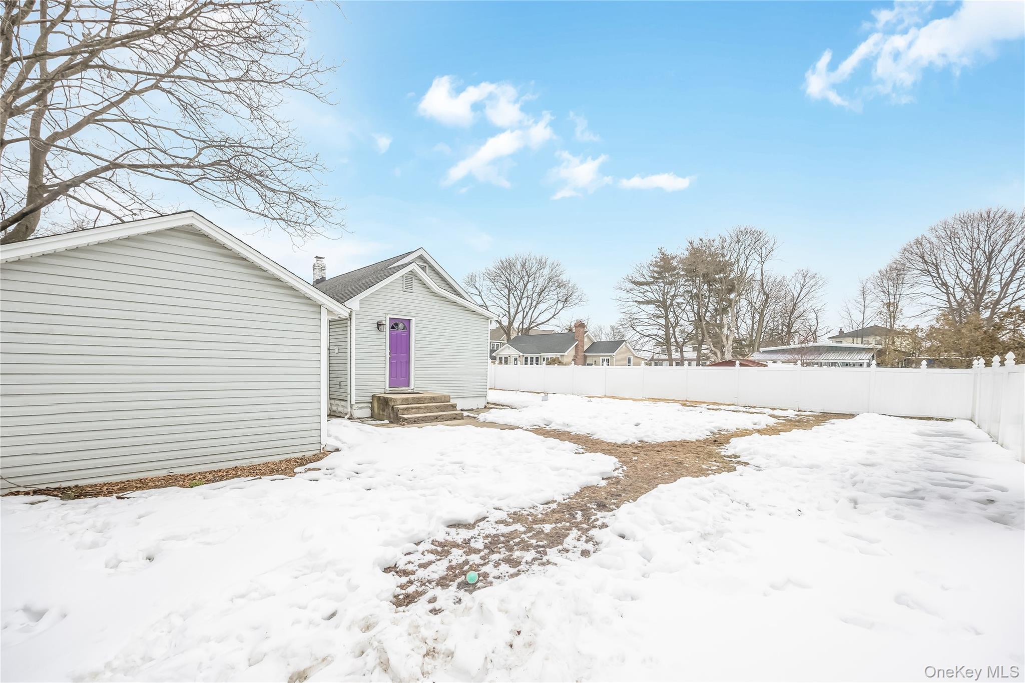 Single Family Dean Suffolk County, NY 11735, MLS-967865-13