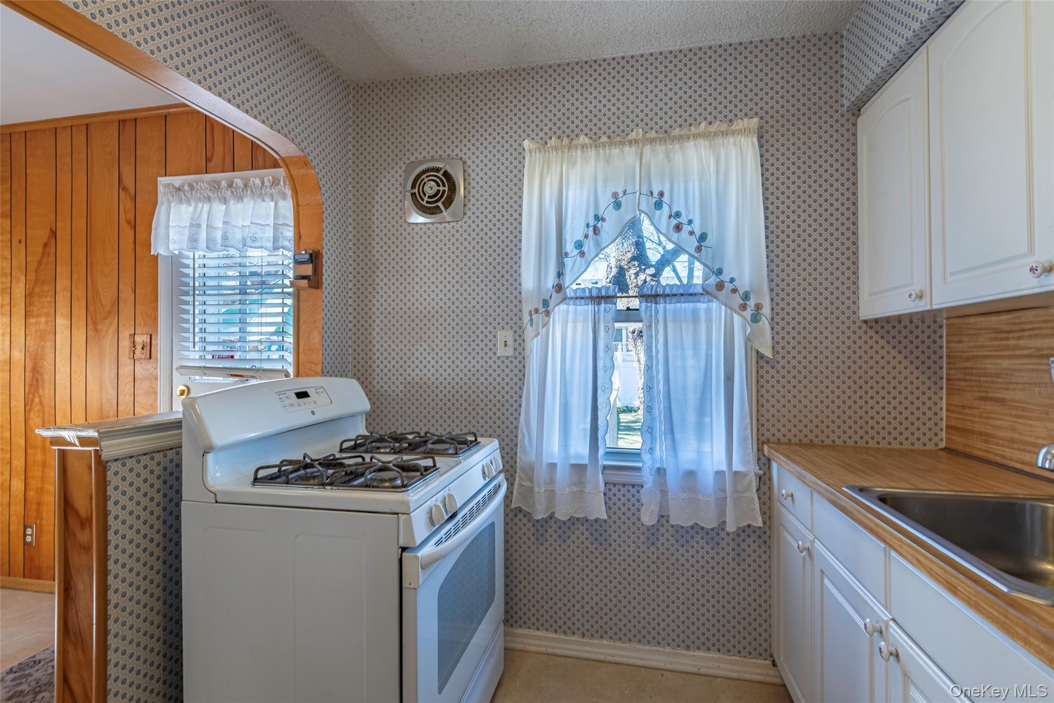 Single Family 250th  Queens, NY 11426, MLS-967886-12