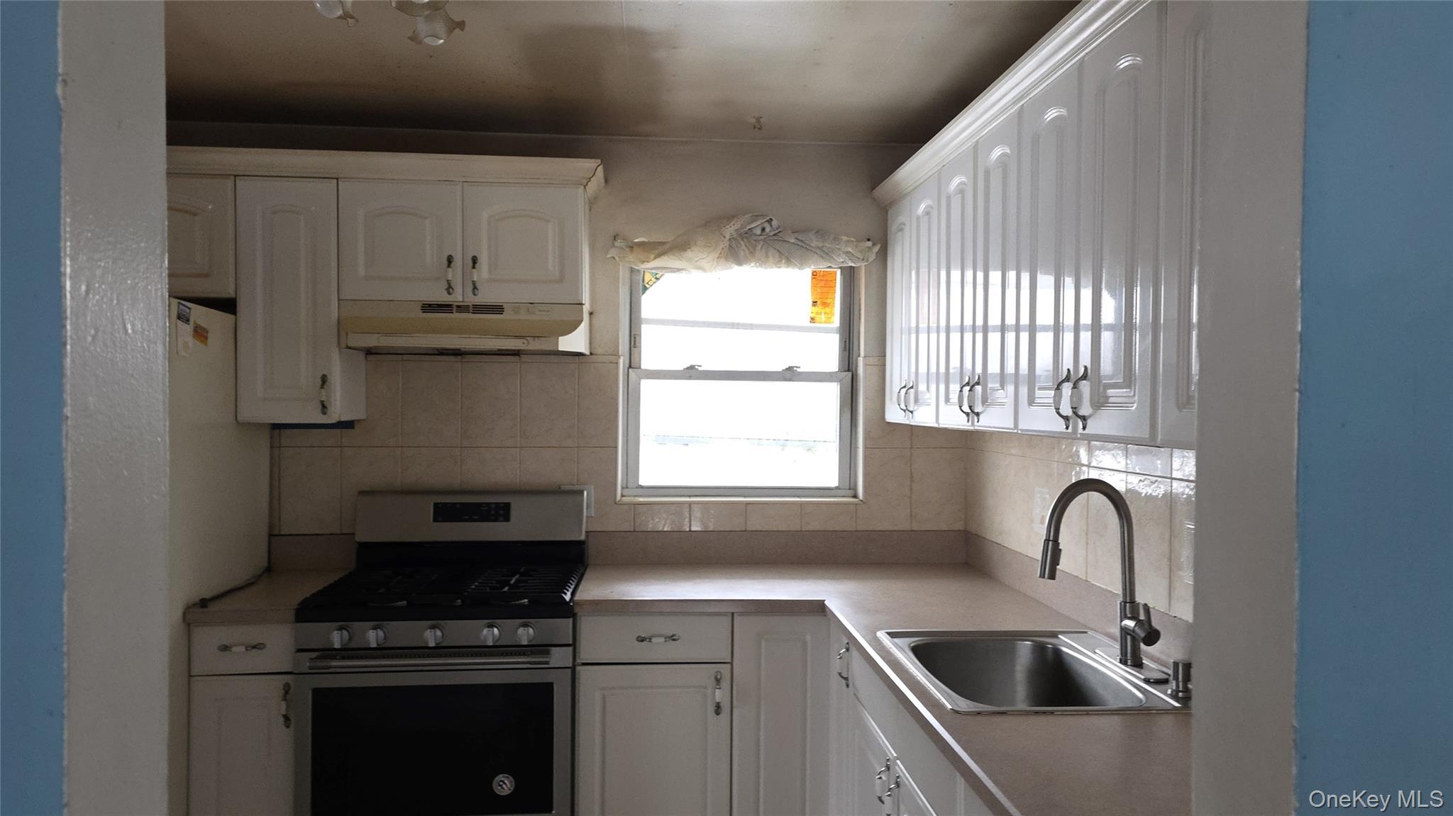 Single Family Brentwood  Suffolk County, NY 11706, MLS-967888-13