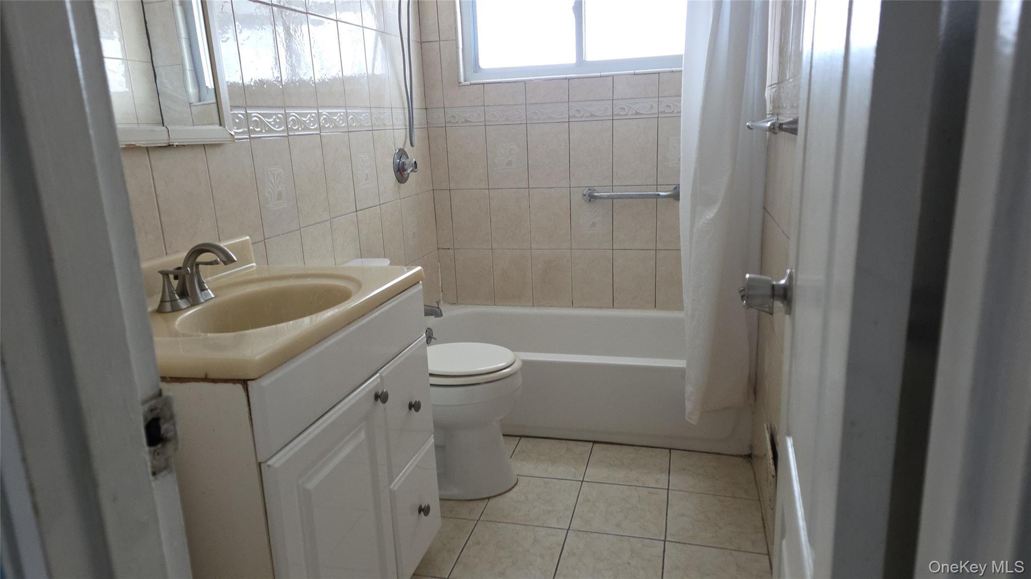 Single Family Brentwood  Suffolk County, NY 11706, MLS-967888-26