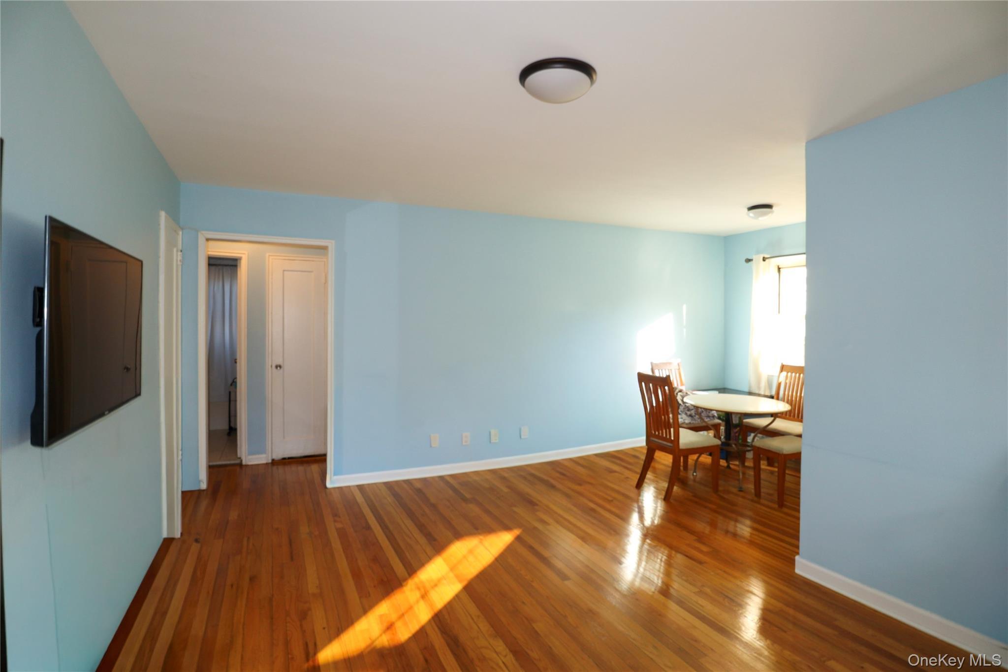 Coop 73  Queens, NY 11364, MLS-967902-4