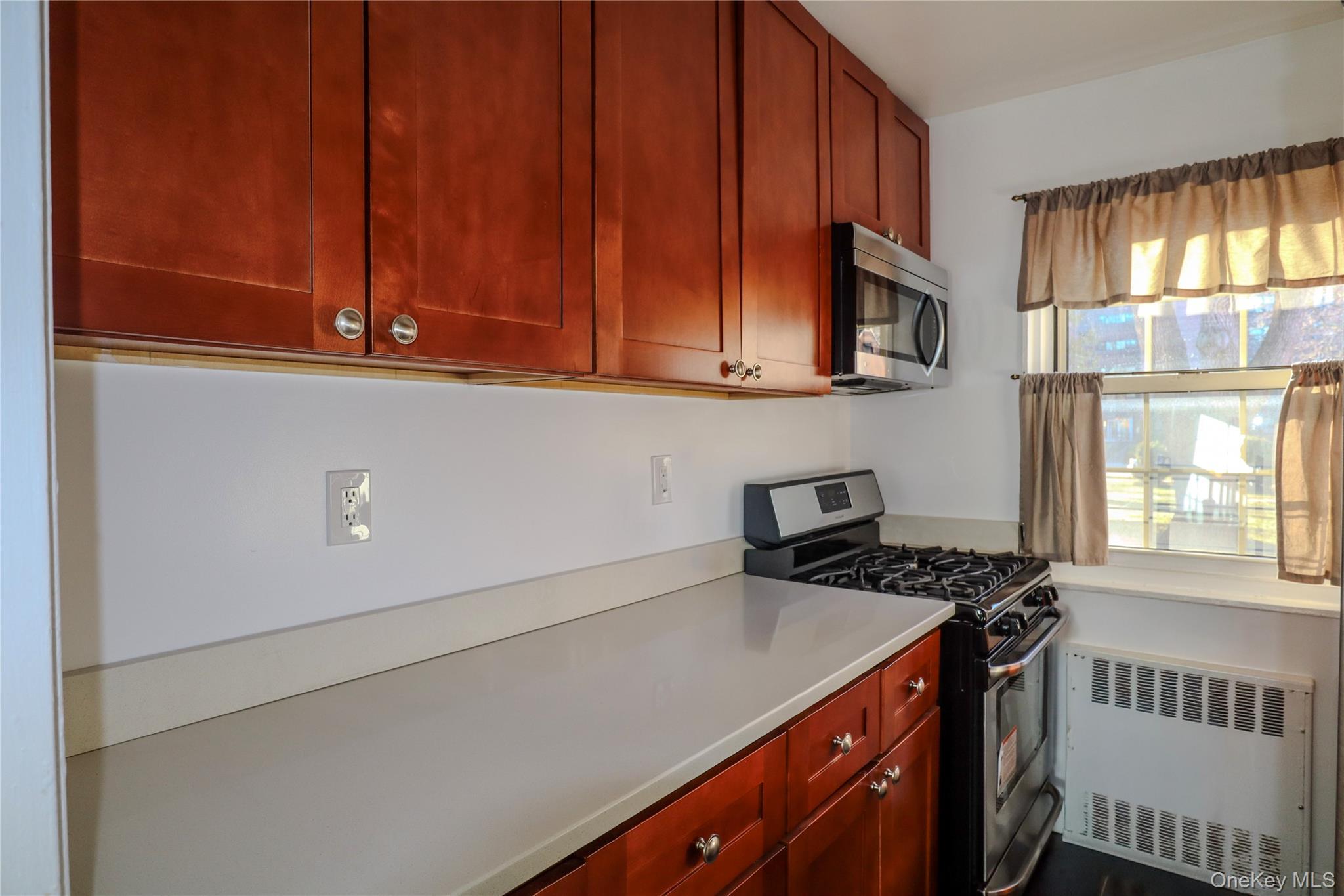 Coop 73  Queens, NY 11364, MLS-967902-8