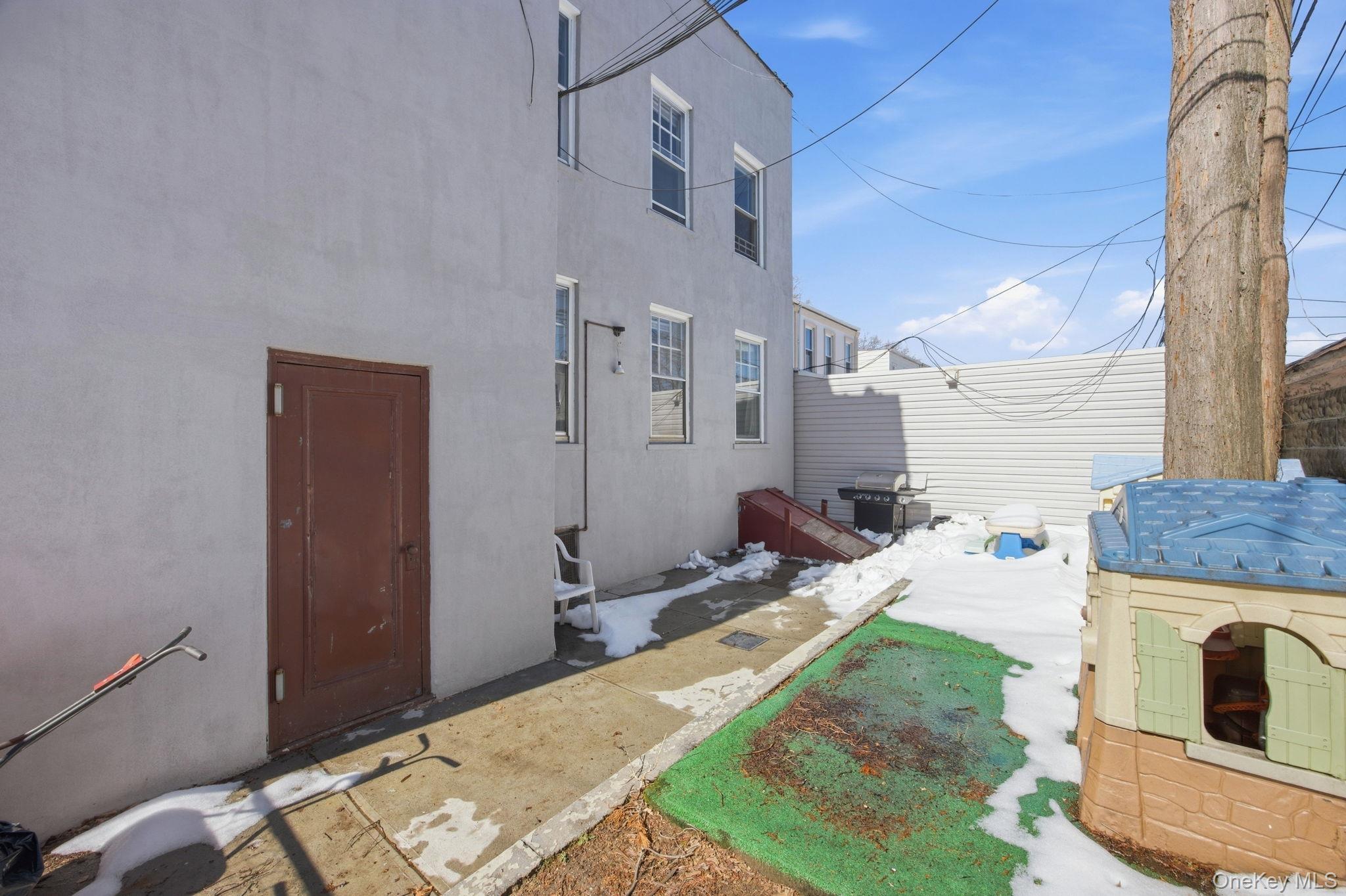 Single Family 75th  Queens, NY 11385, MLS-967907-24