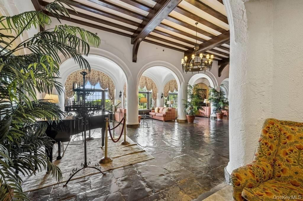 Coop Edgemere  Suffolk County, NY 11954, MLS-967913-20