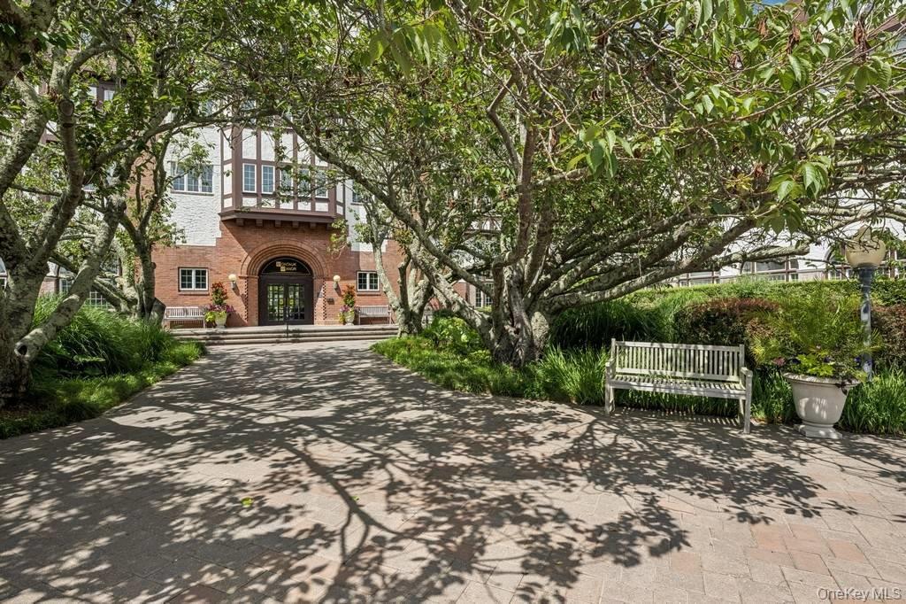 Coop Edgemere  Suffolk County, NY 11954, MLS-967913-21