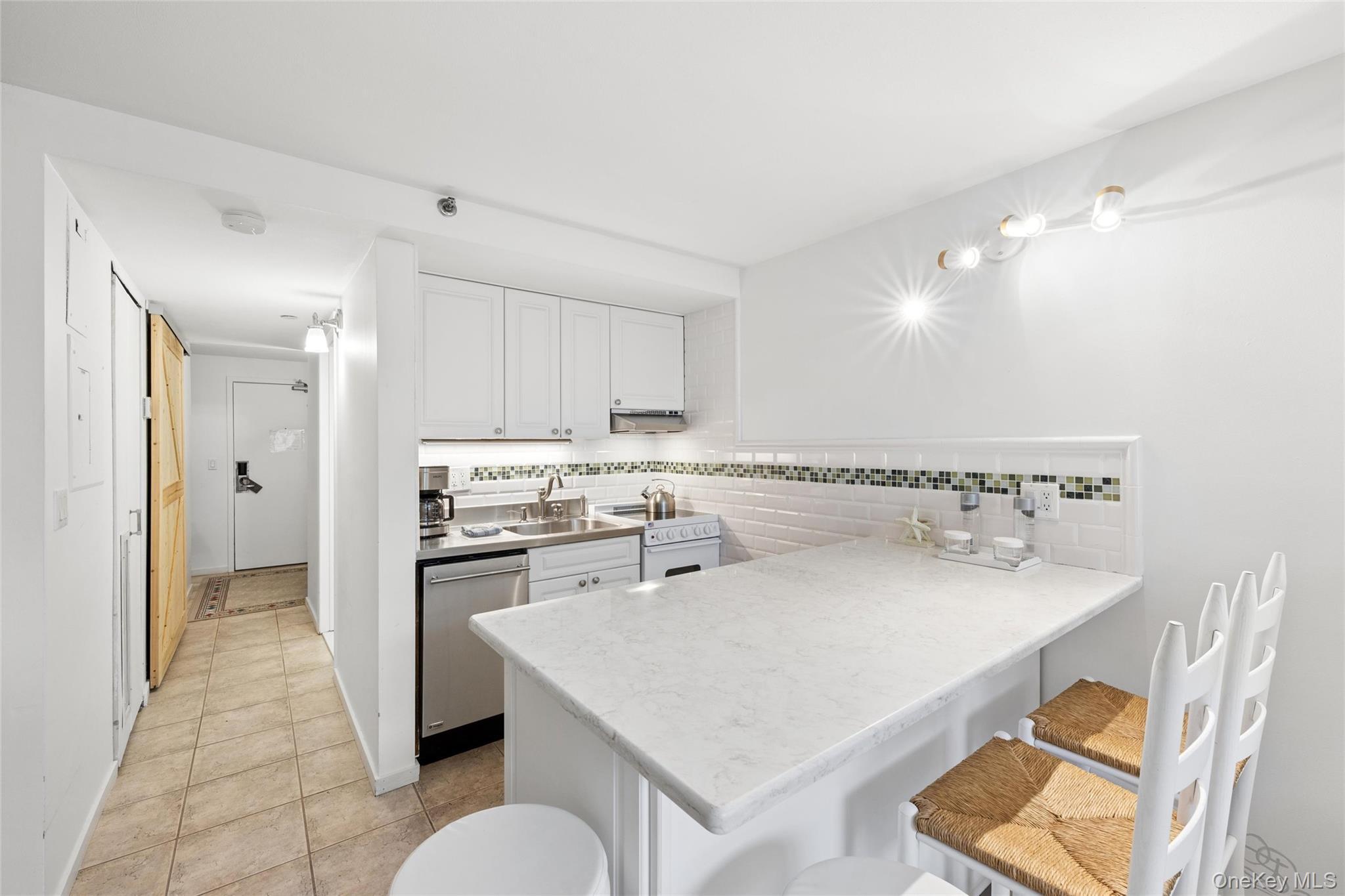 Coop Edgemere  Suffolk County, NY 11954, MLS-967913-6