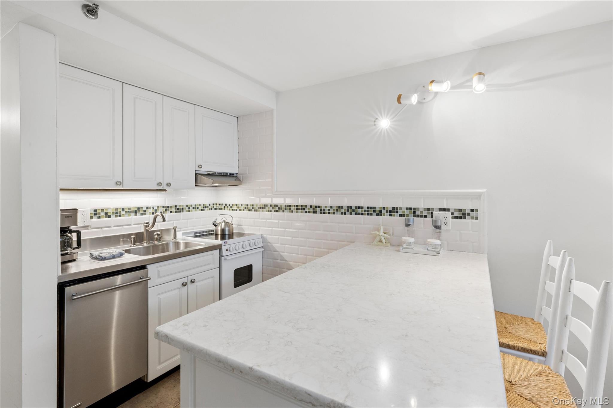 Coop Edgemere  Suffolk County, NY 11954, MLS-967913-7