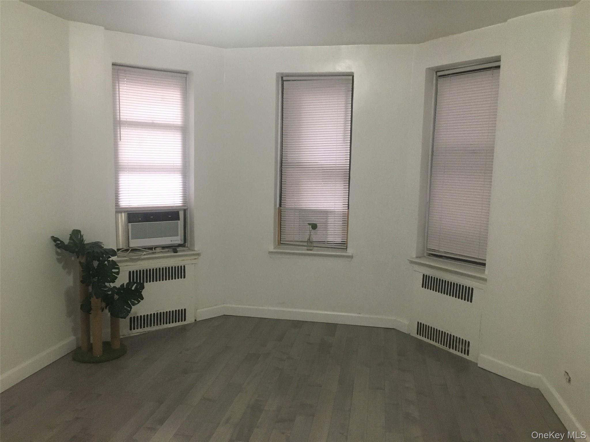 Condo 35th  Queens, NY 11372, MLS-967923-21