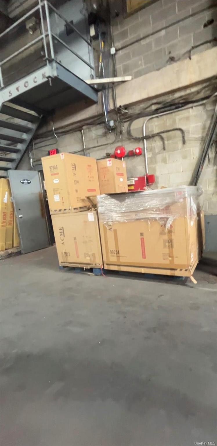 Commercial Lease Laurel Hill  Queens, NY 11377, MLS-968006-5