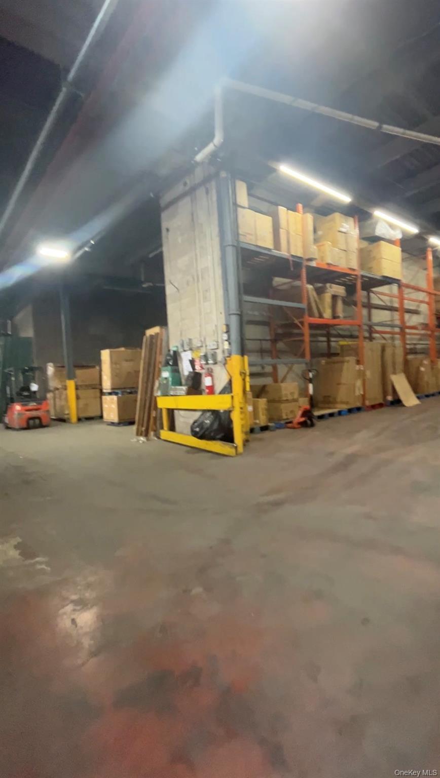 Commercial Lease Laurel Hill  Queens, NY 11377, MLS-968006-6