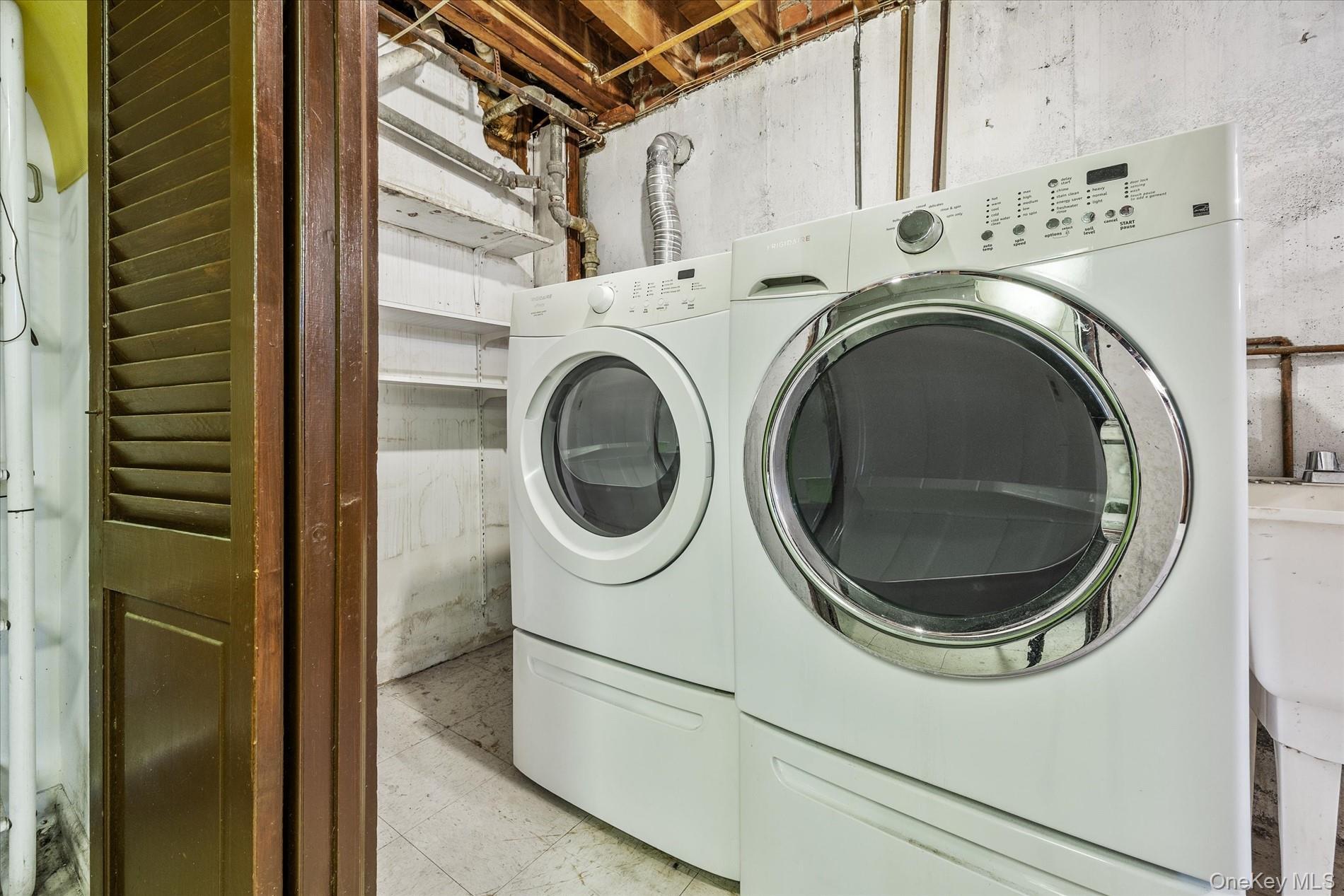 Single Family 42nd  Queens, NY 11103, MLS-968007-34